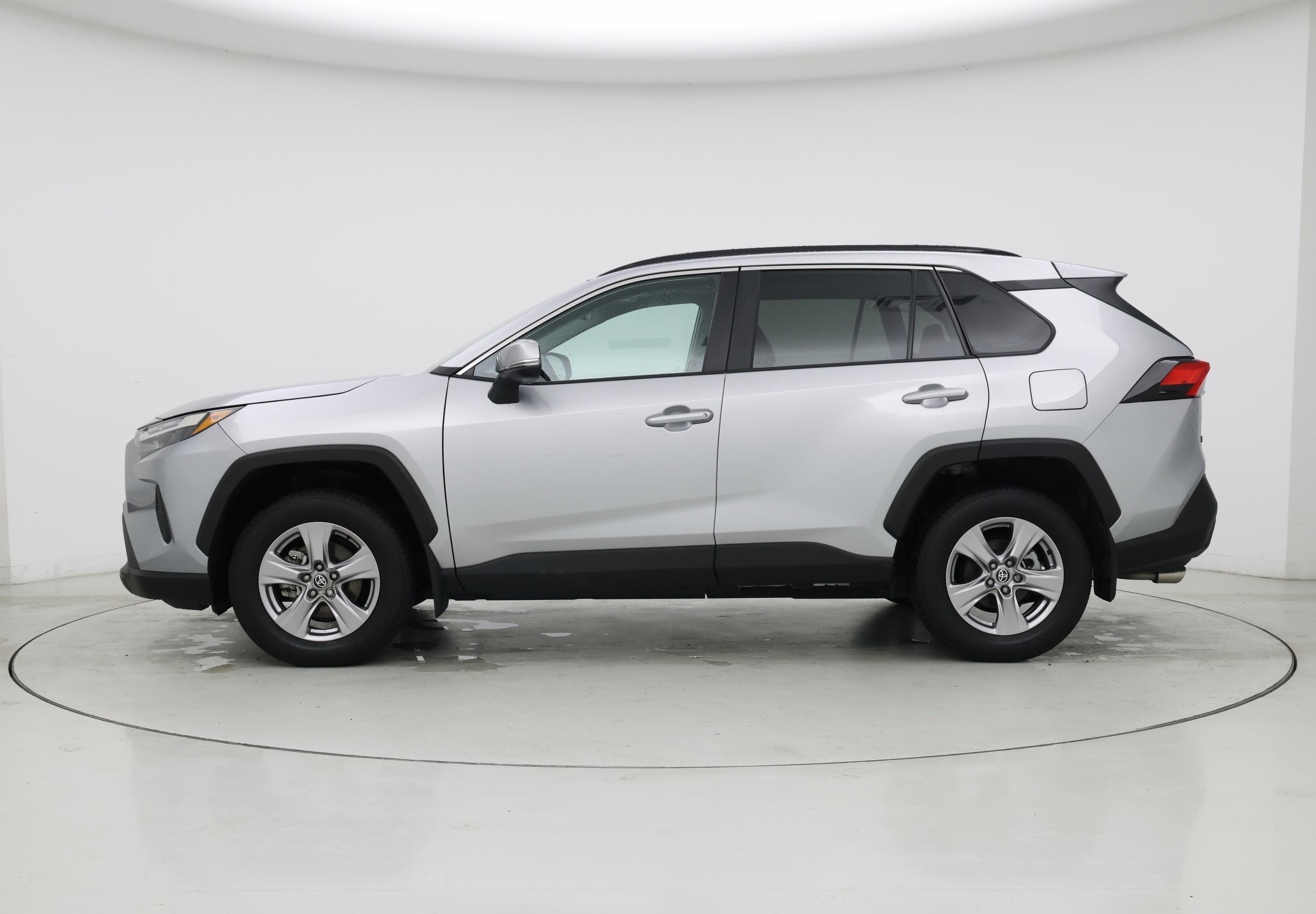 Thumbnail: 2022 Toyota RAV4 - 3
