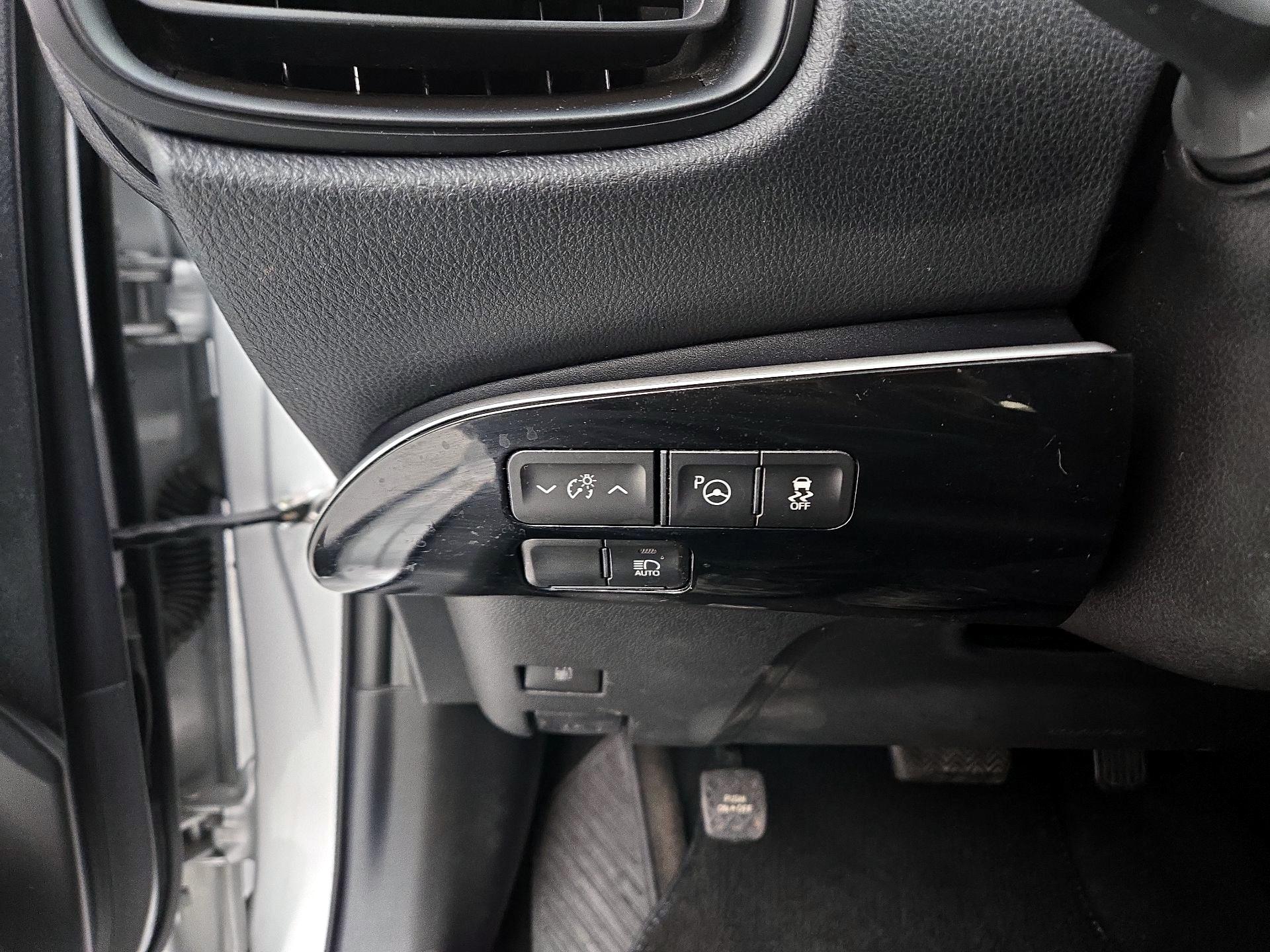 Thumbnail: 2022 Toyota Prius - 13