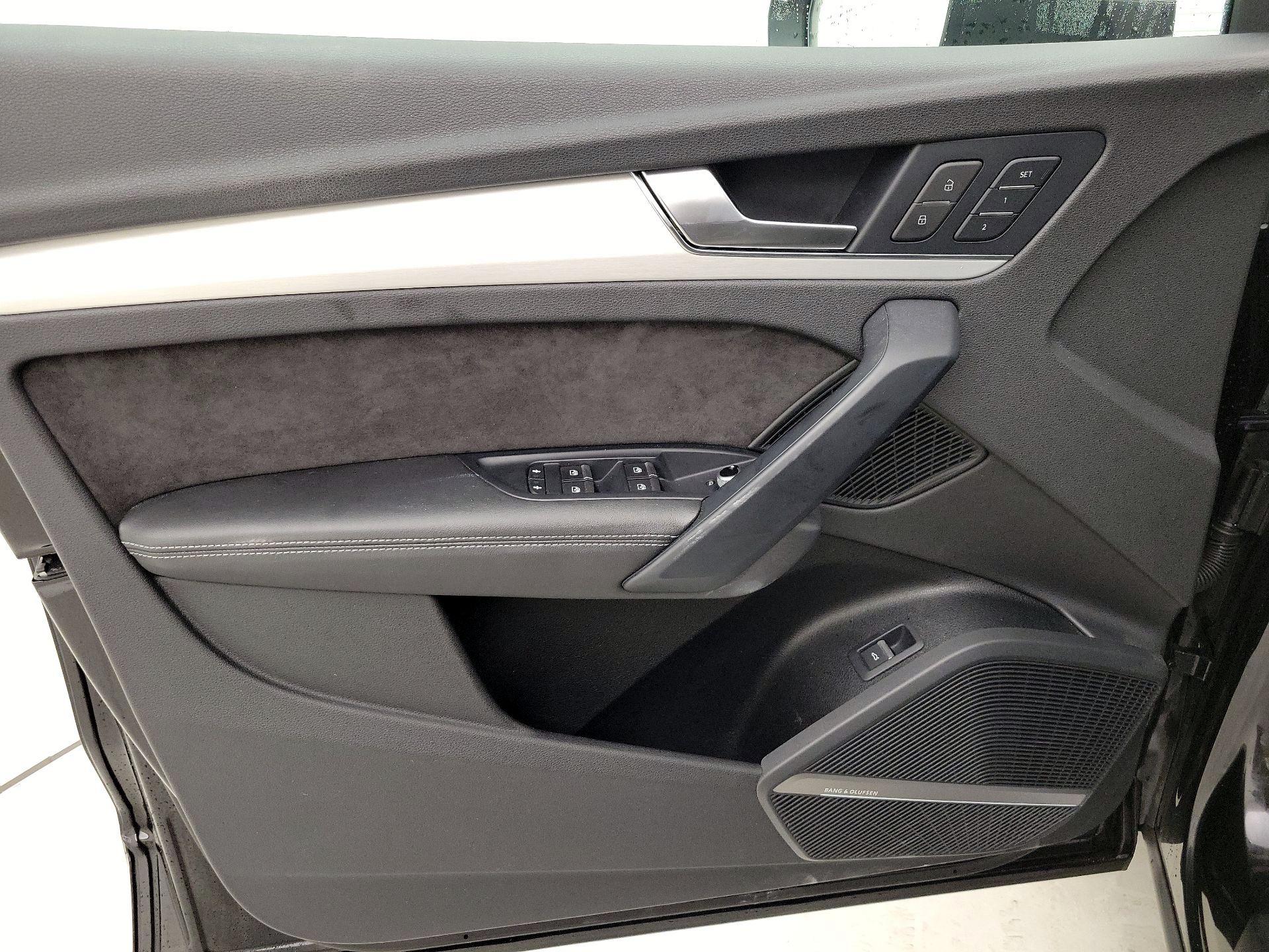 Thumbnail: 2020 Audi SQ5 - 12