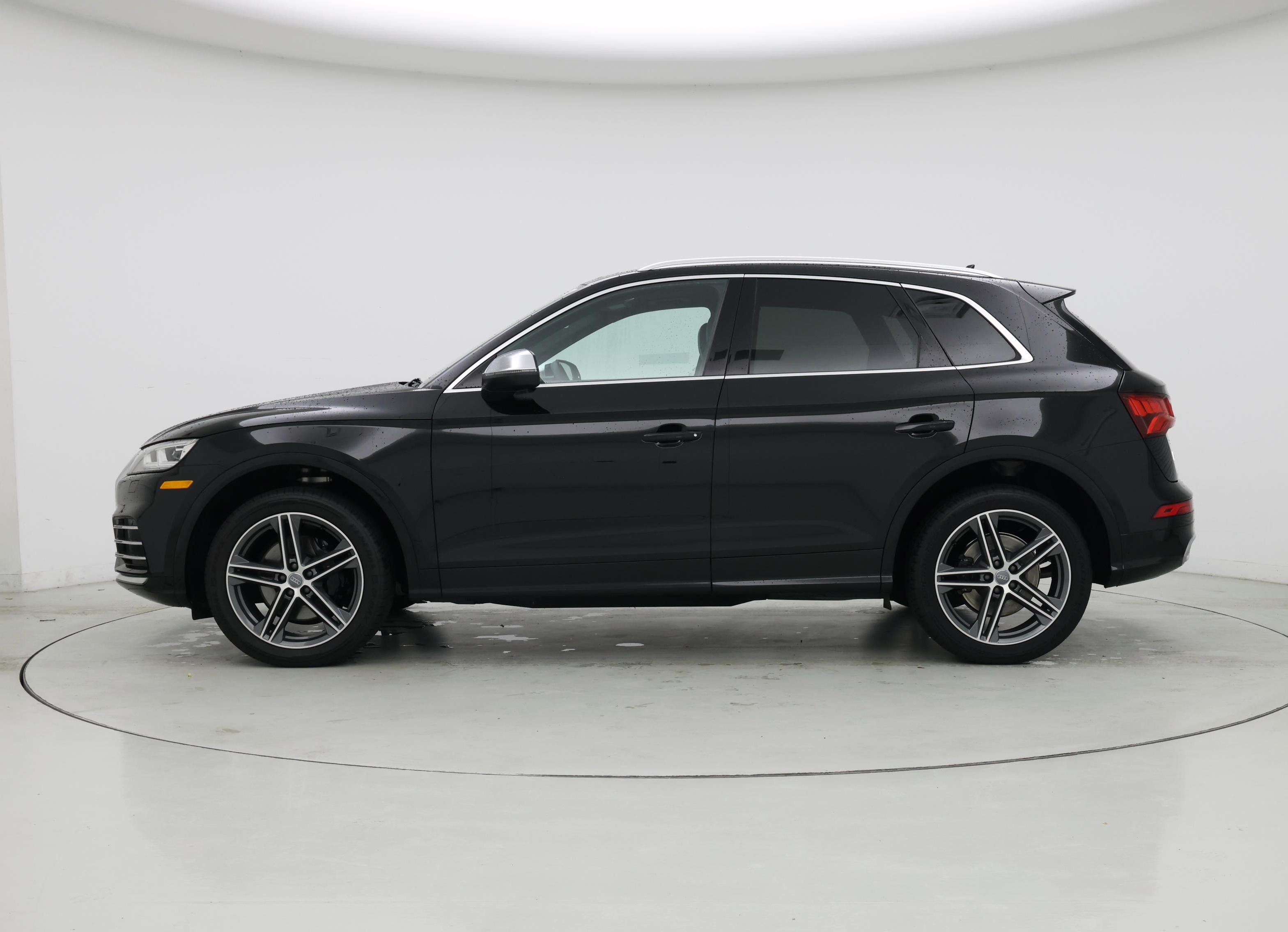 Thumbnail: 2020 Audi SQ5 - 3