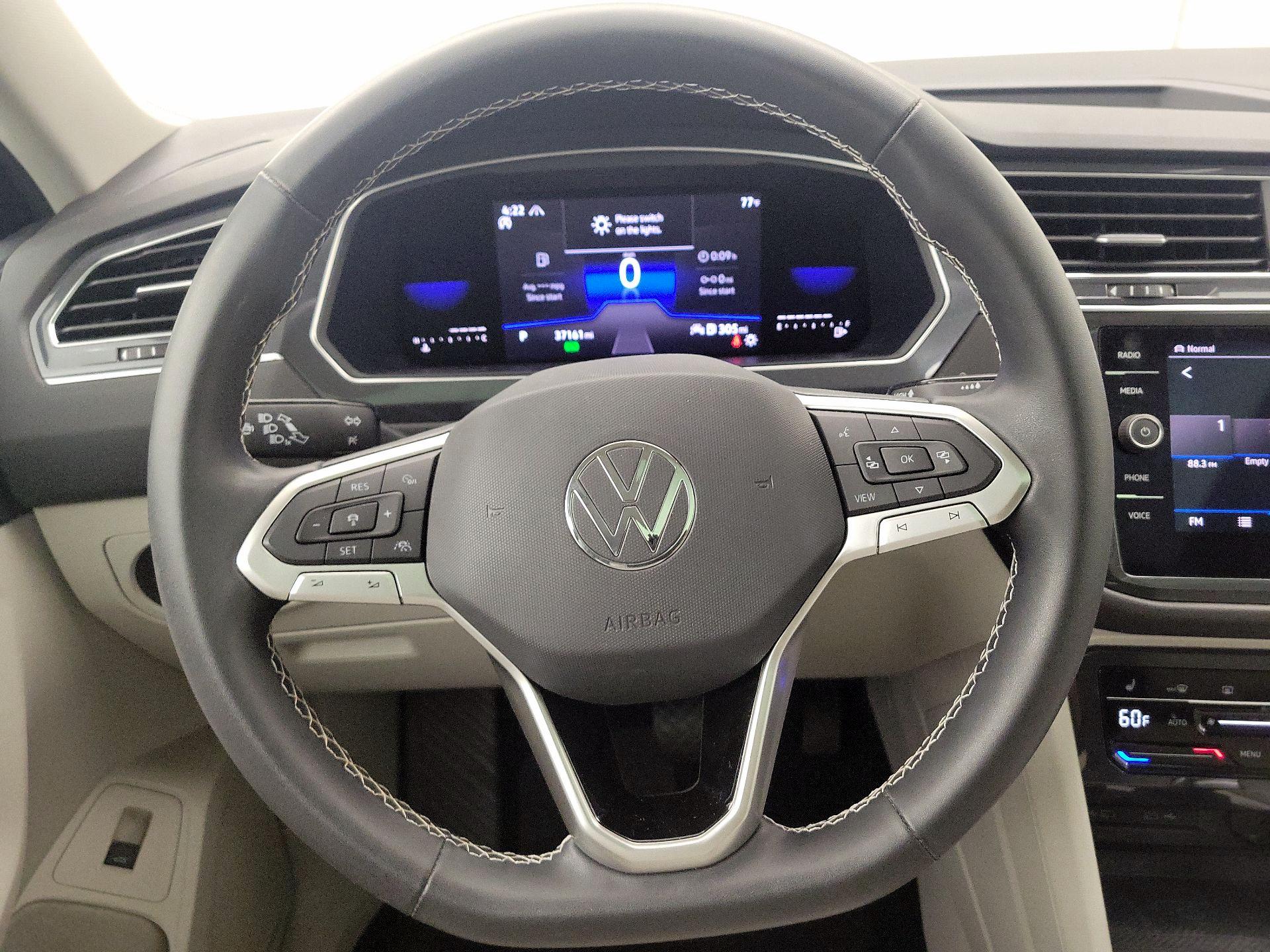 Thumbnail: 2022 Volkswagen Tiguan - 10
