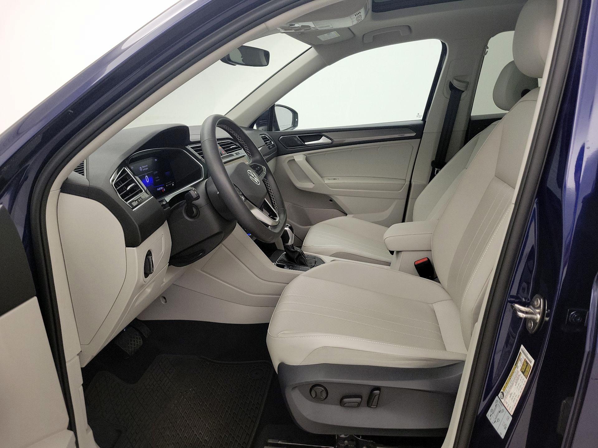 Thumbnail: 2022 Volkswagen Tiguan - 11