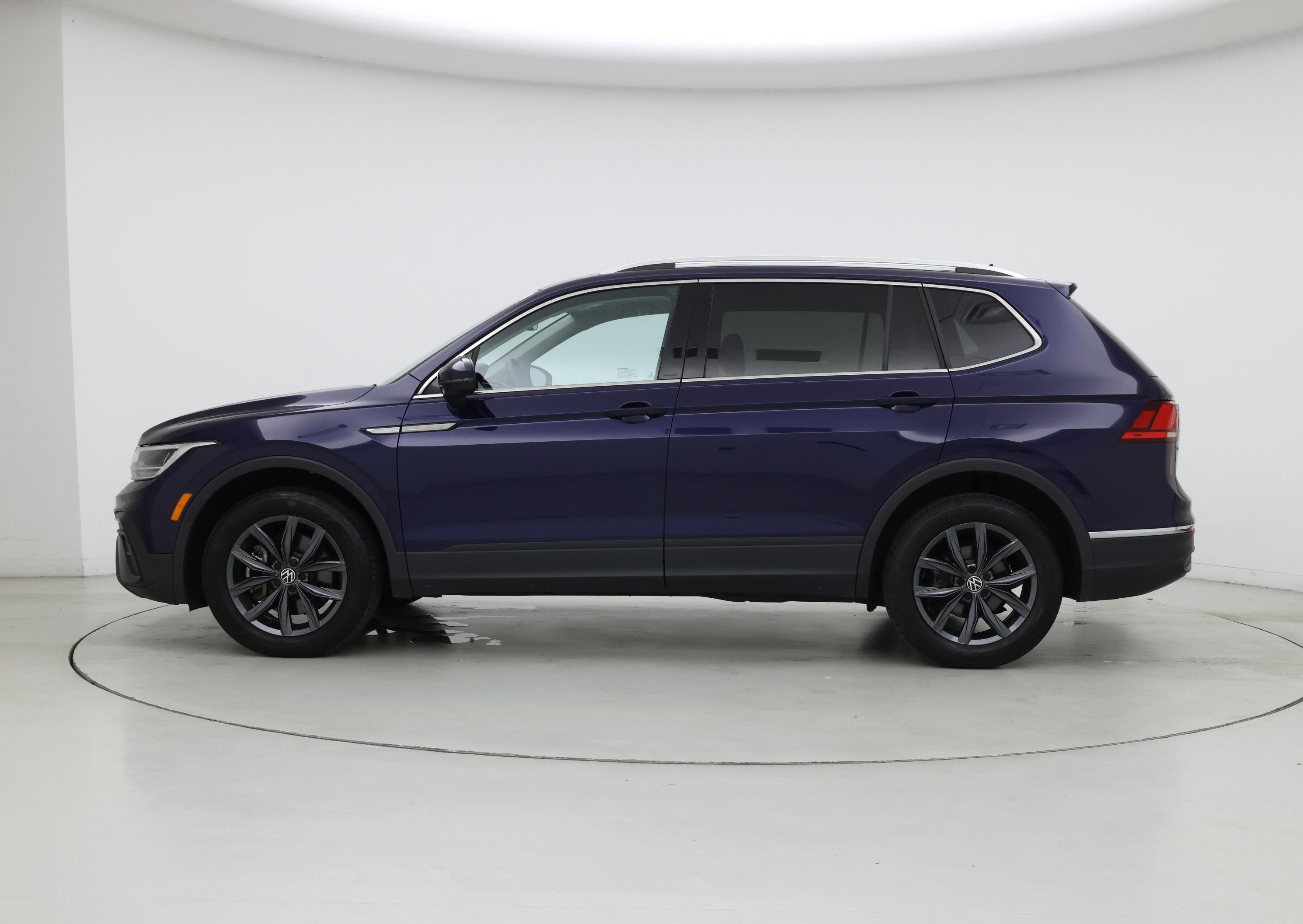 Thumbnail: 2022 Volkswagen Tiguan - 3