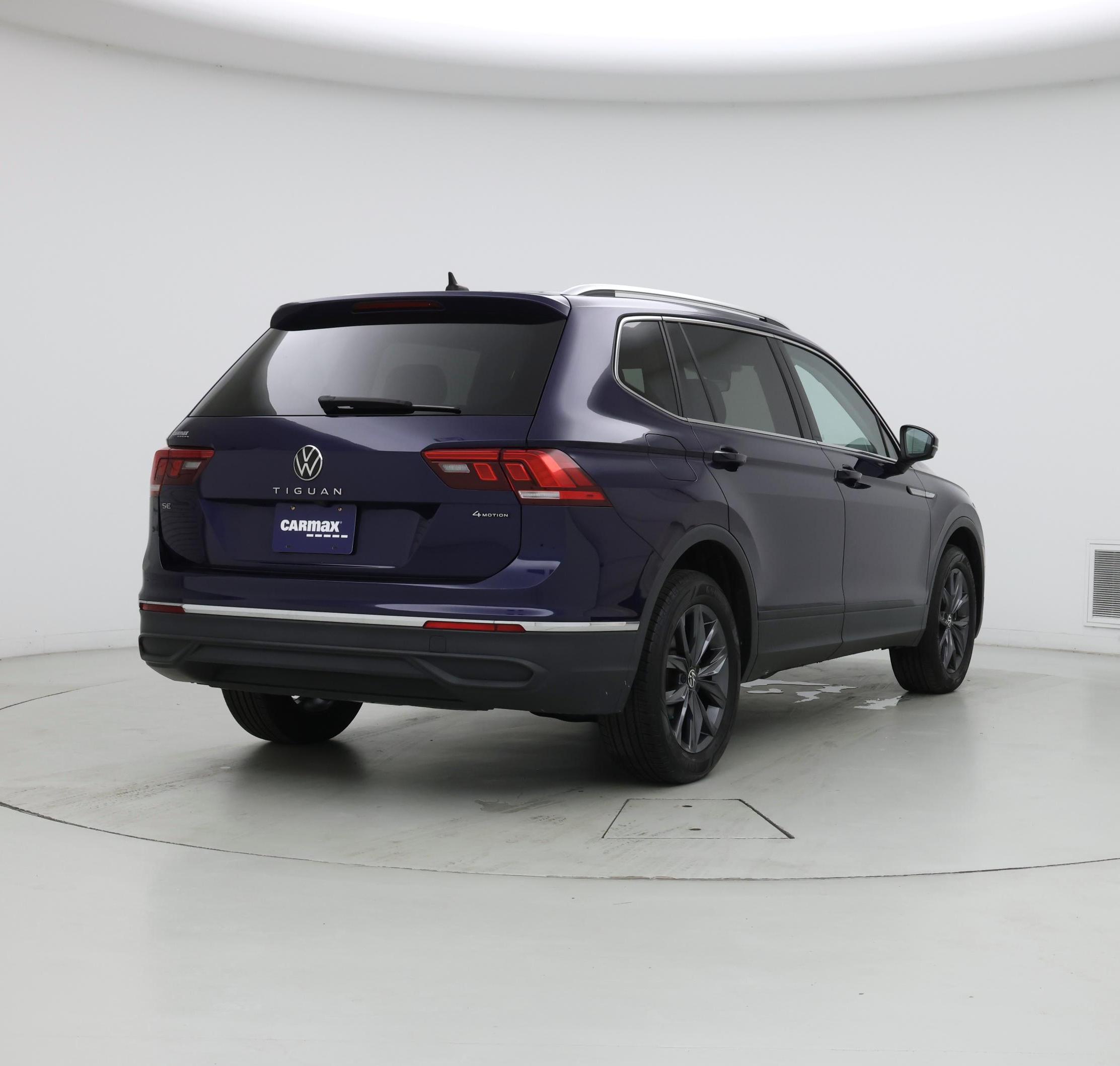 Thumbnail: 2022 Volkswagen Tiguan - 8