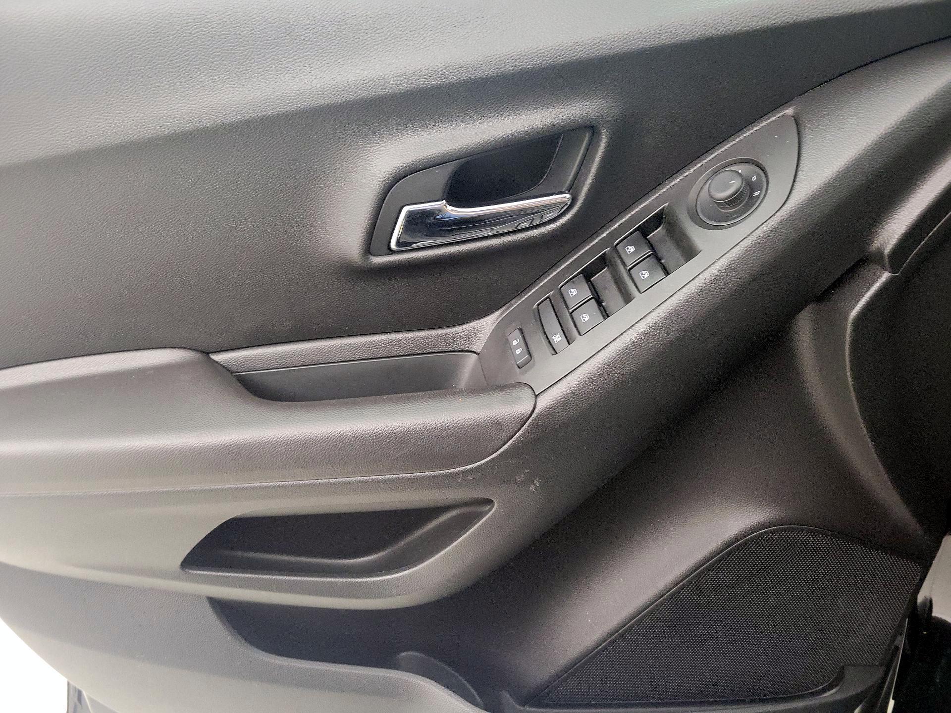 Thumbnail: 2020 Chevrolet Trax - 12