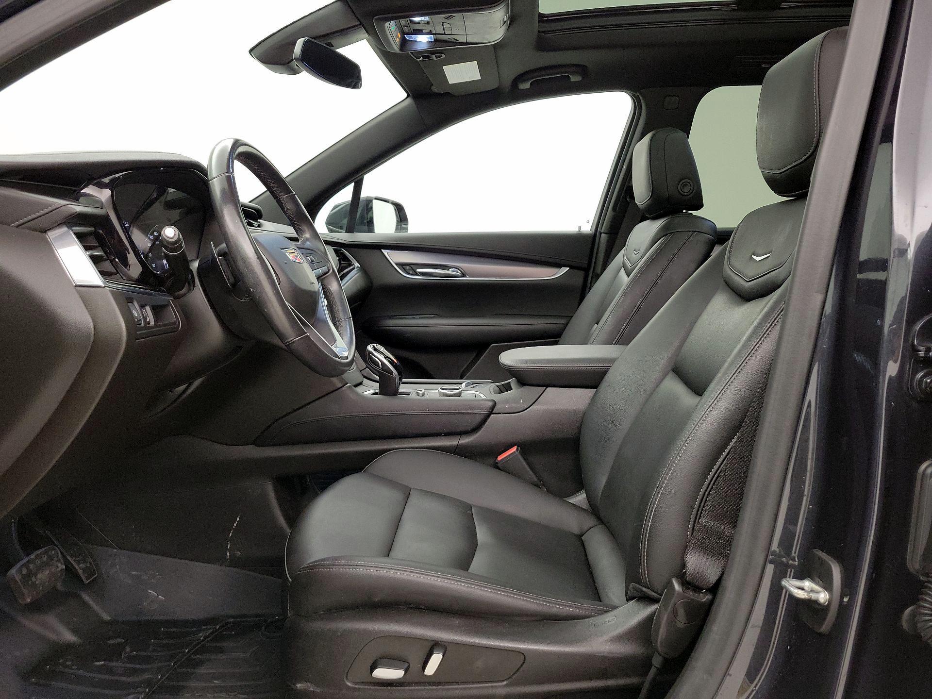 Thumbnail: 2022 Cadillac XT6 - 11