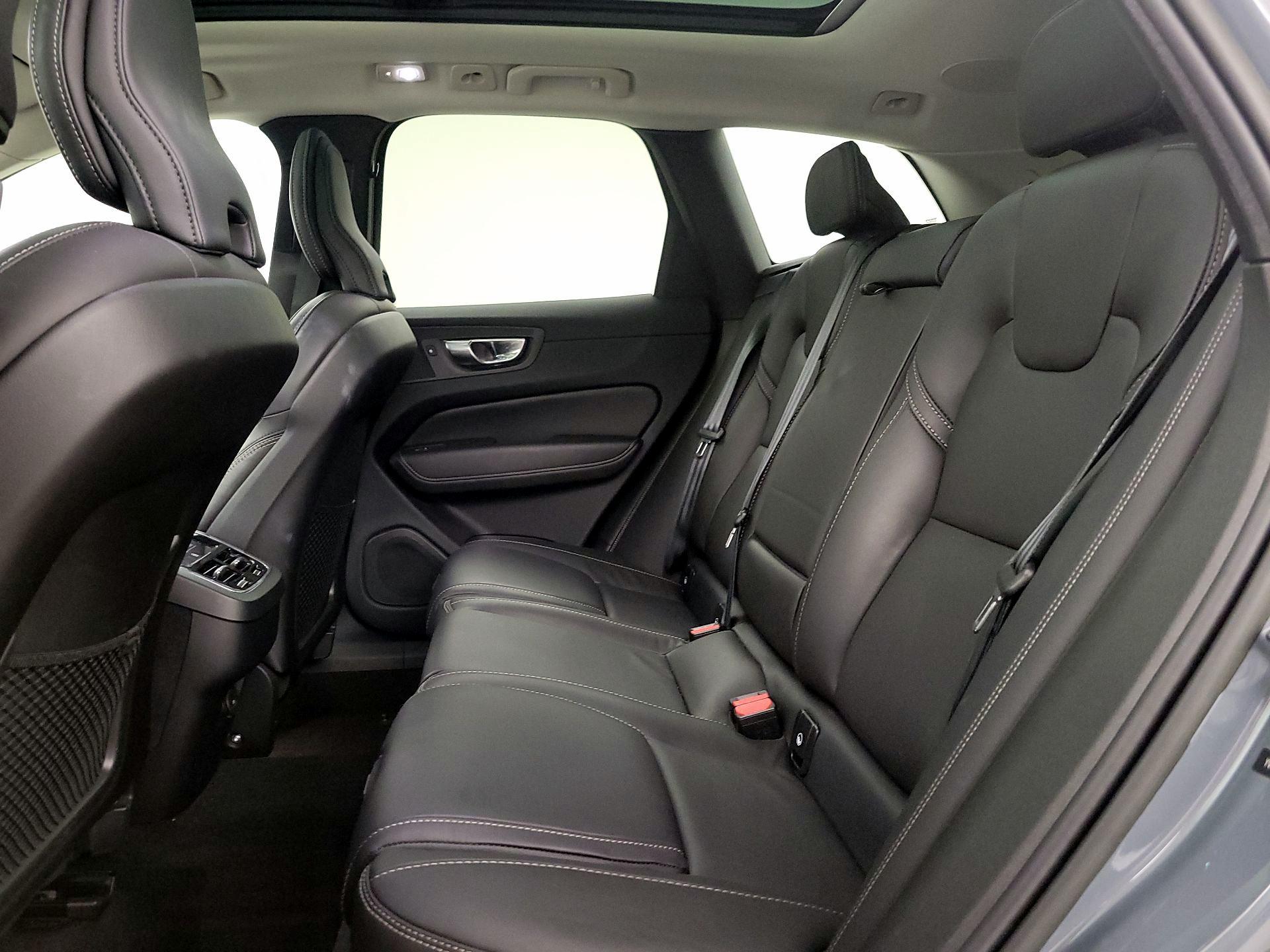 Thumbnail: 2022 Volvo XC60 - 18