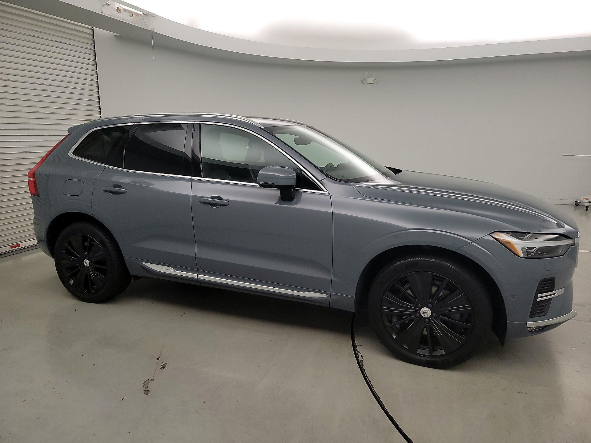 Thumbnail: 2022 Volvo XC60 - 4