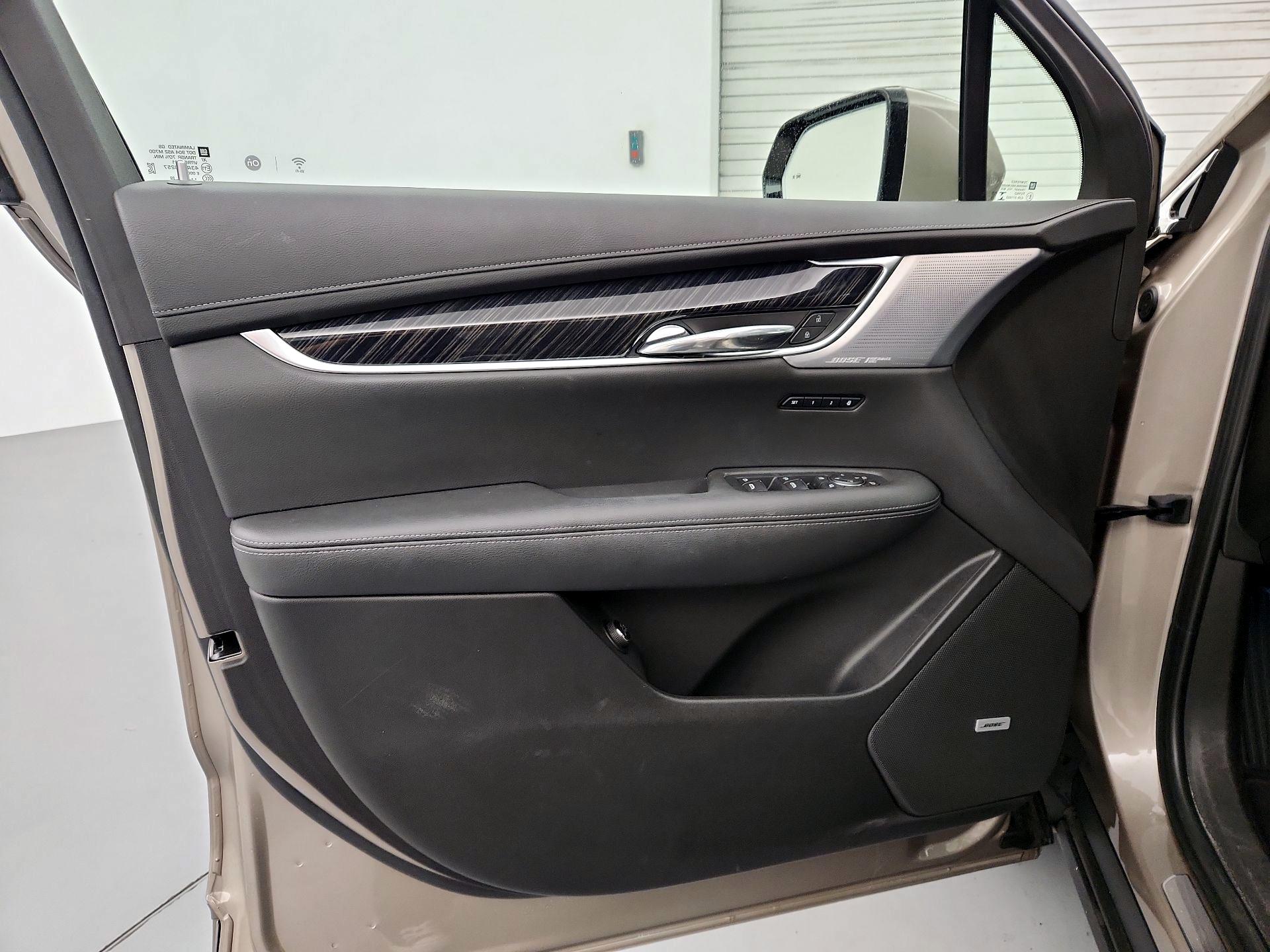 Thumbnail: 2022 Cadillac XT6 - 12