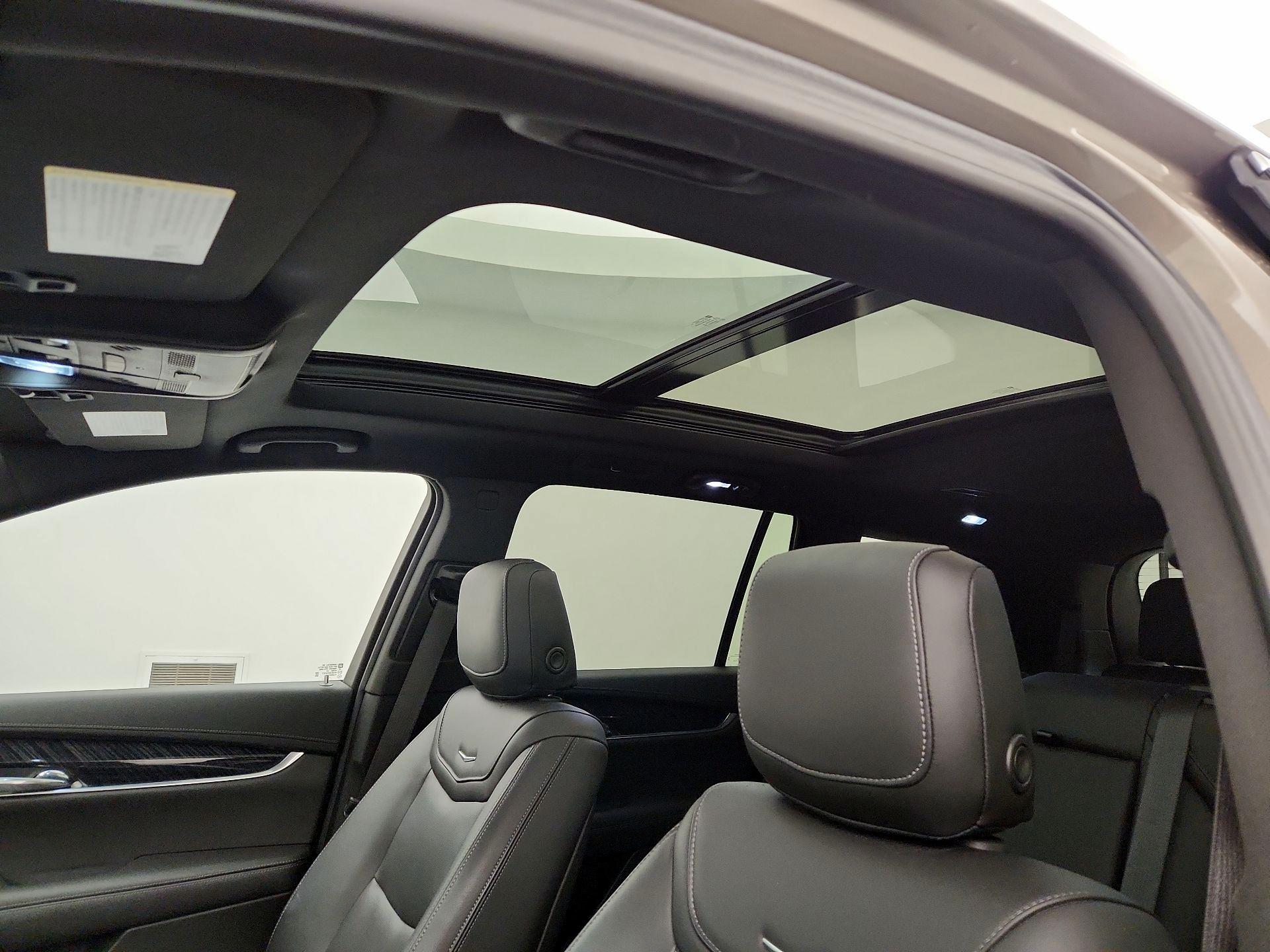 Thumbnail: 2022 Cadillac XT6 - 20