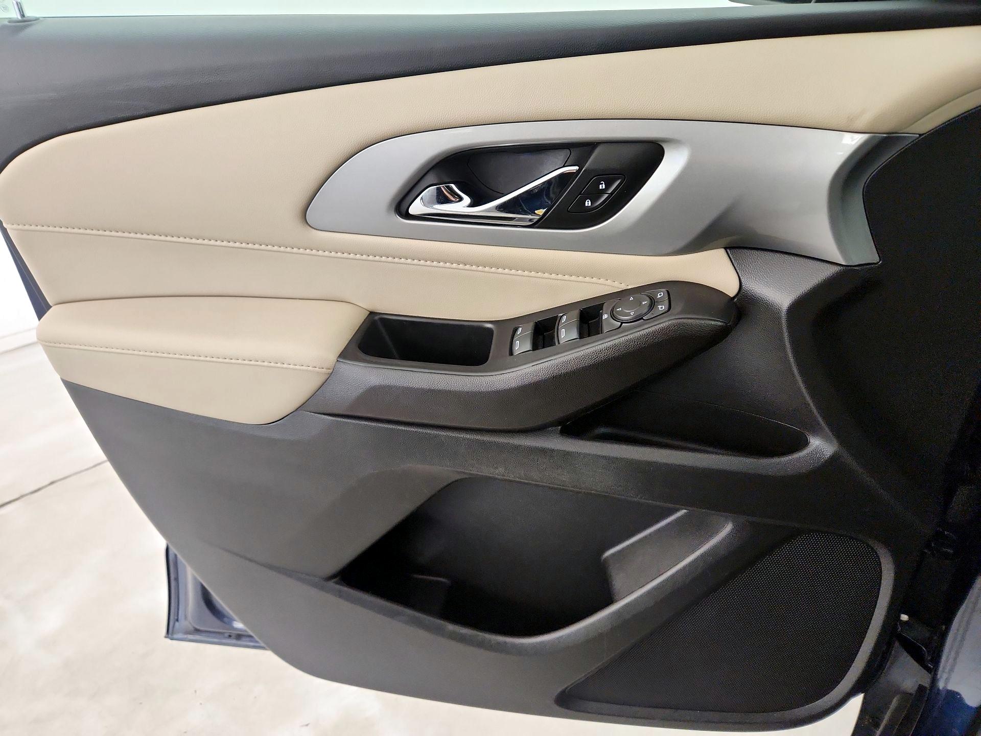 Thumbnail: 2022 Chevrolet Traverse - 12