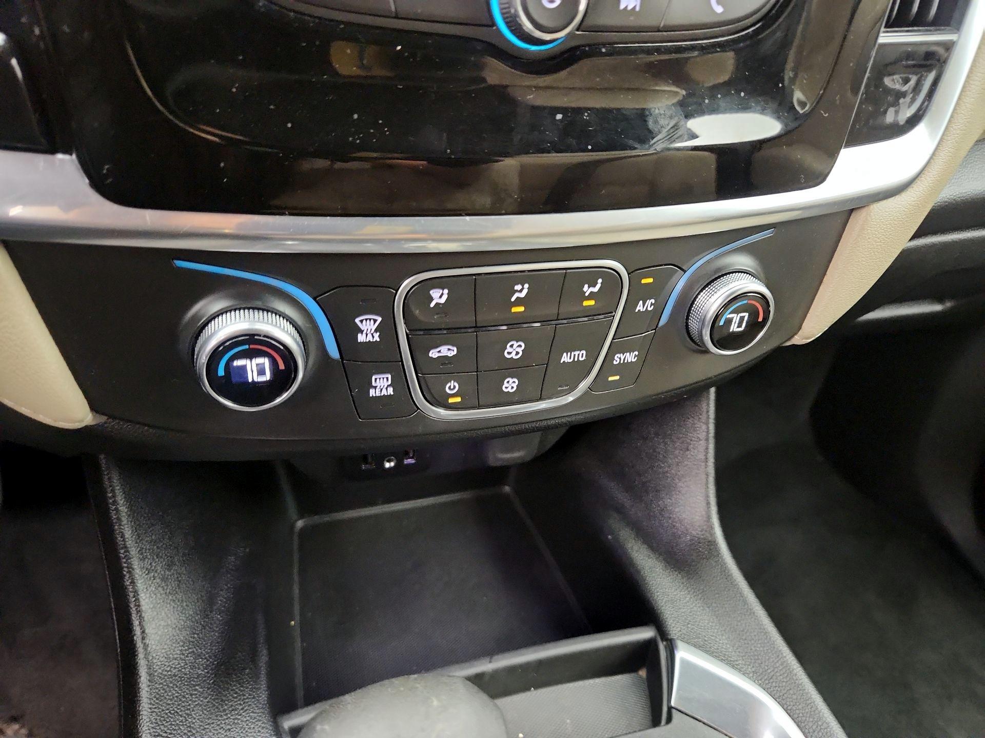 Thumbnail: 2022 Chevrolet Traverse - 16