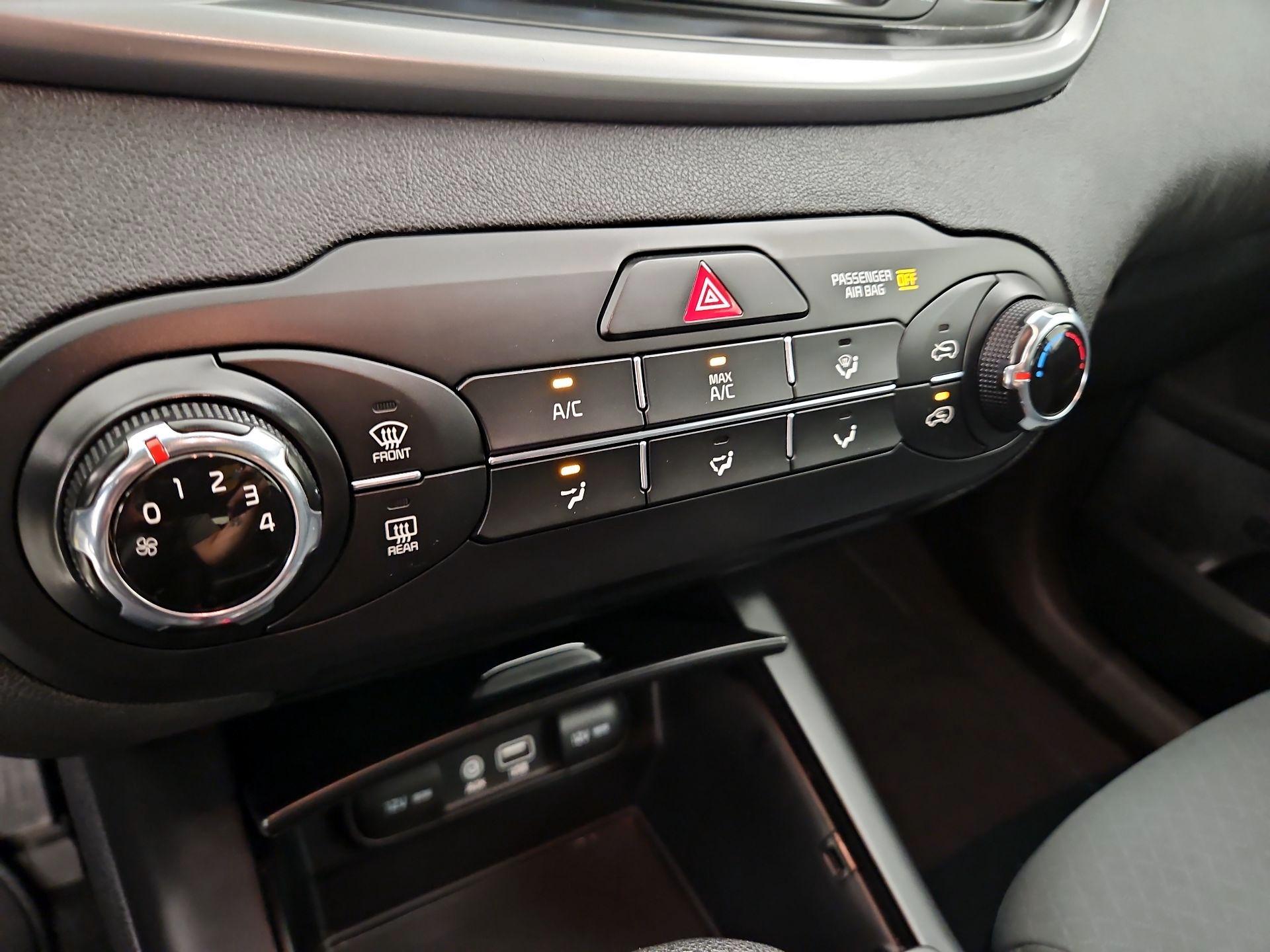 Thumbnail: 2019 Kia Sorento - 16