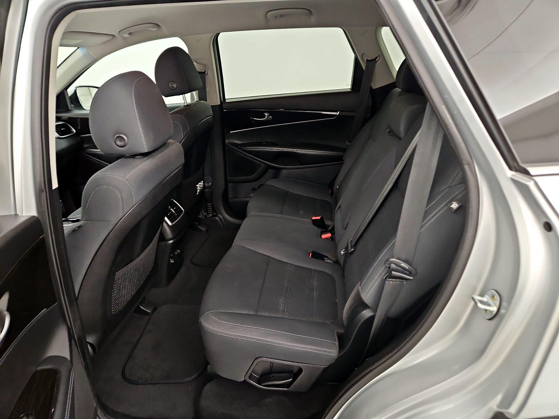 Thumbnail: 2019 Kia Sorento - 19