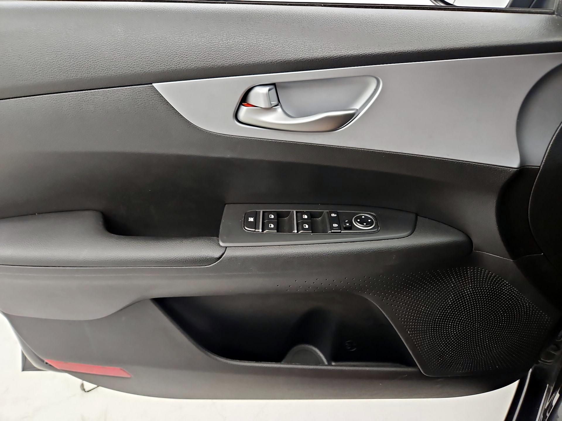 Thumbnail: 2023 Kia Forte - 12