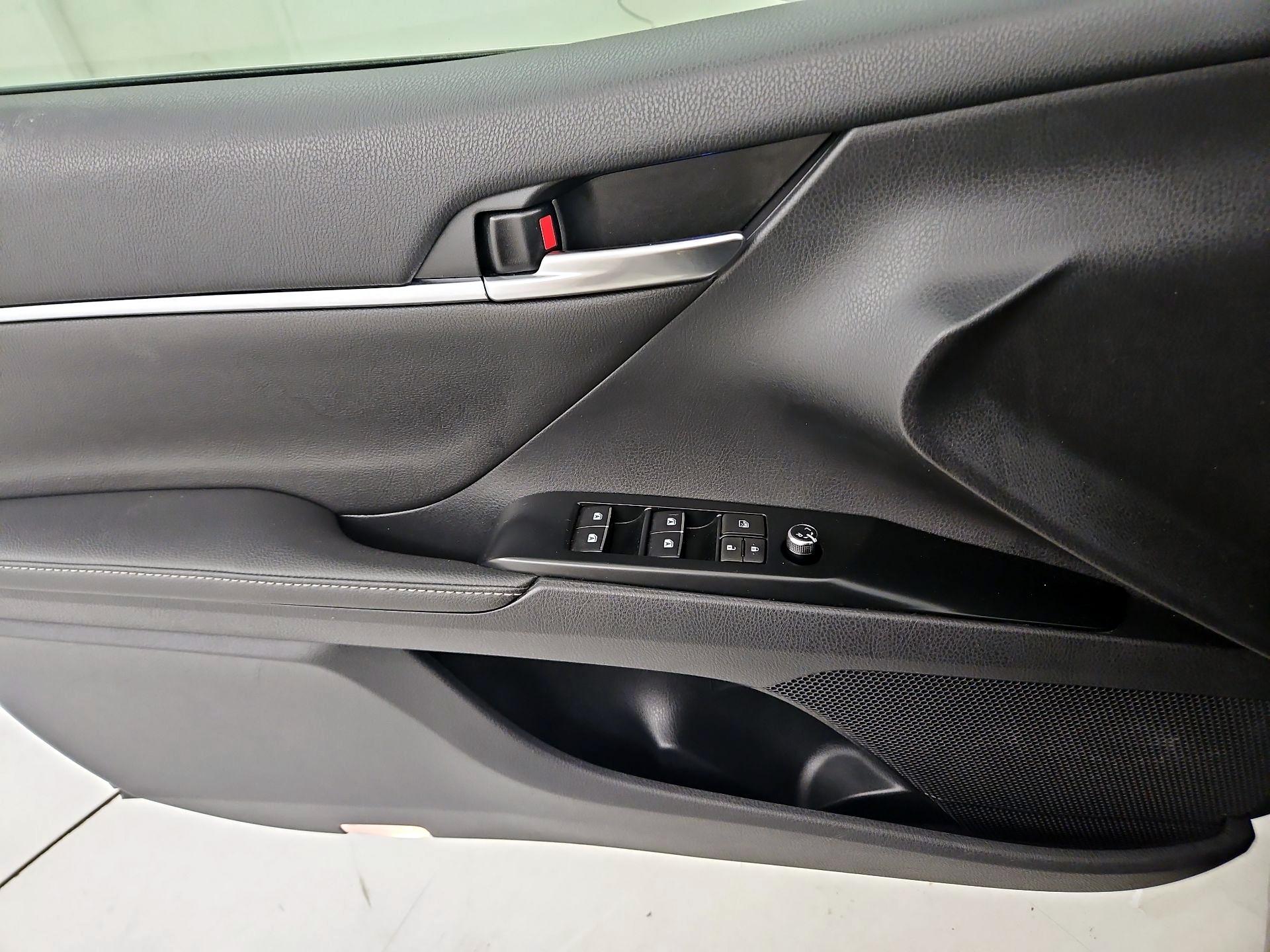 Thumbnail: 2019 Toyota Camry - 12