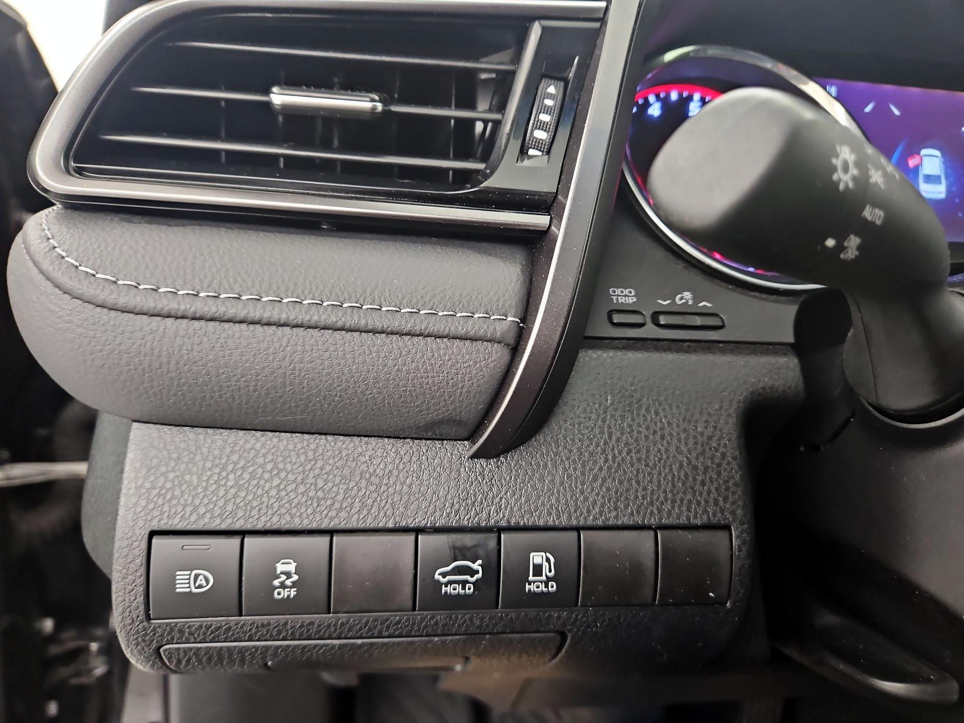 Thumbnail: 2019 Toyota Camry - 13