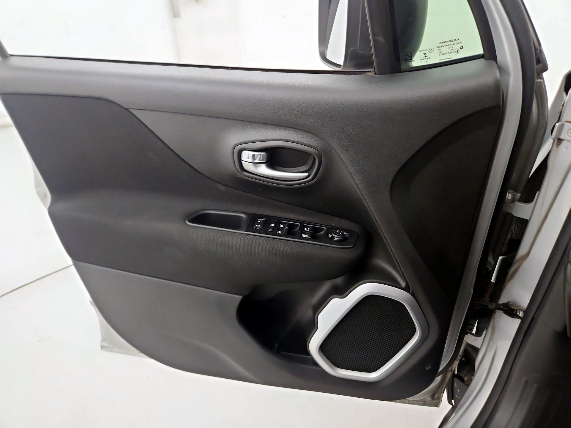Thumbnail: 2020 Jeep Renegade - 12