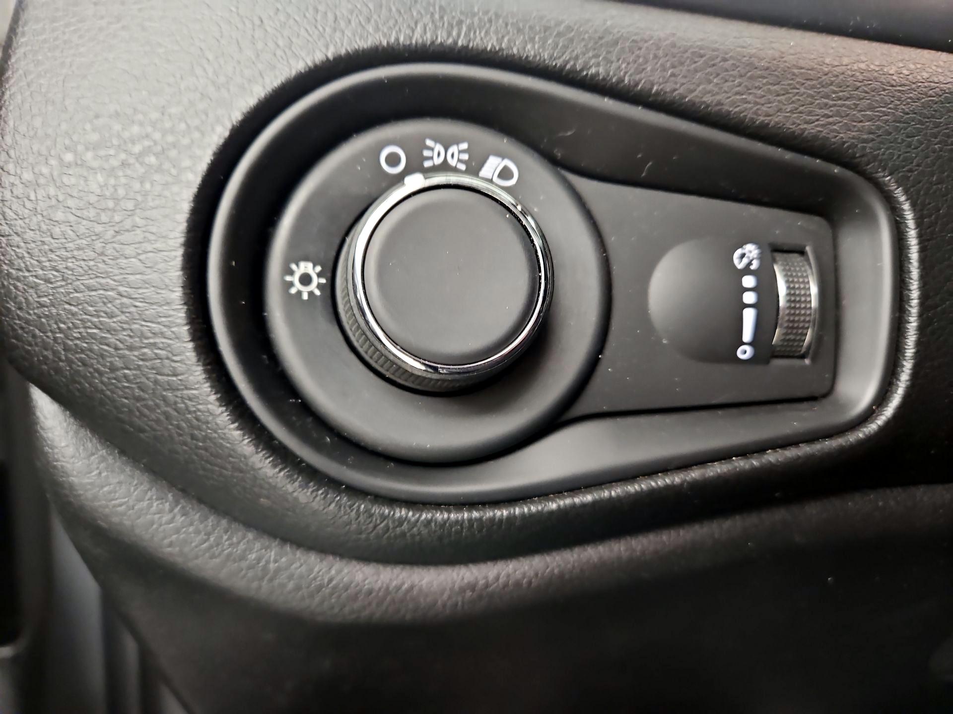 Thumbnail: 2020 Jeep Renegade - 13