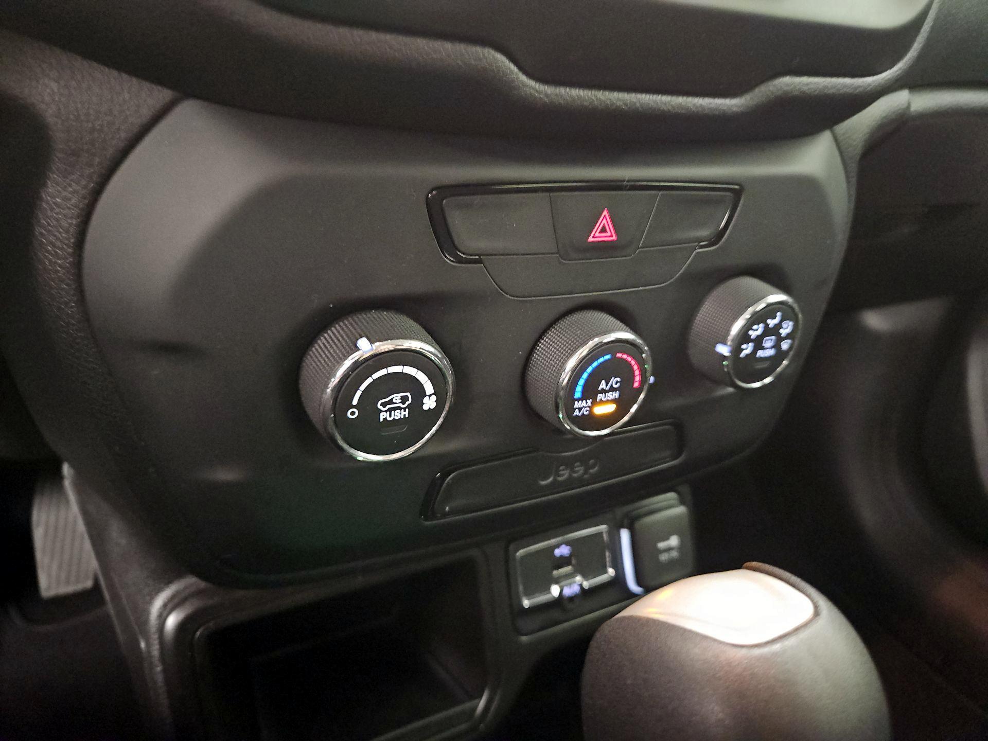 Thumbnail: 2020 Jeep Renegade - 16