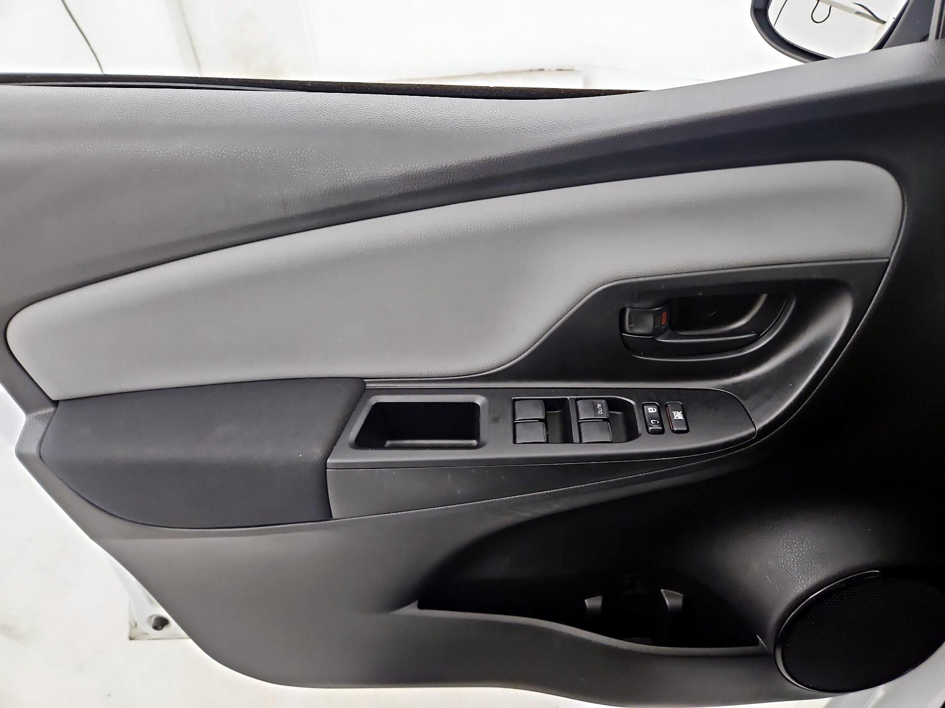 Thumbnail: 2015 Toyota Yaris - 12