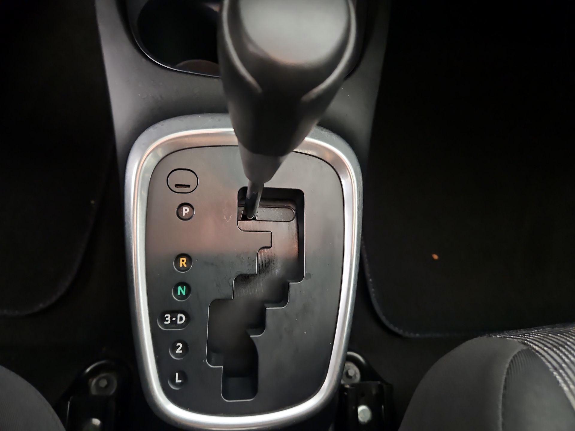 Thumbnail: 2015 Toyota Yaris - 16