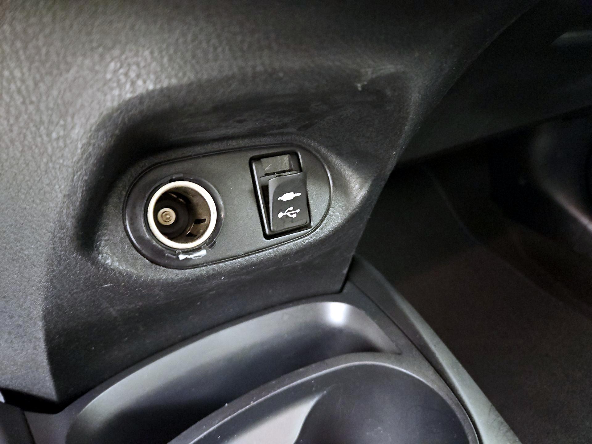 Thumbnail: 2015 Toyota Yaris - 17