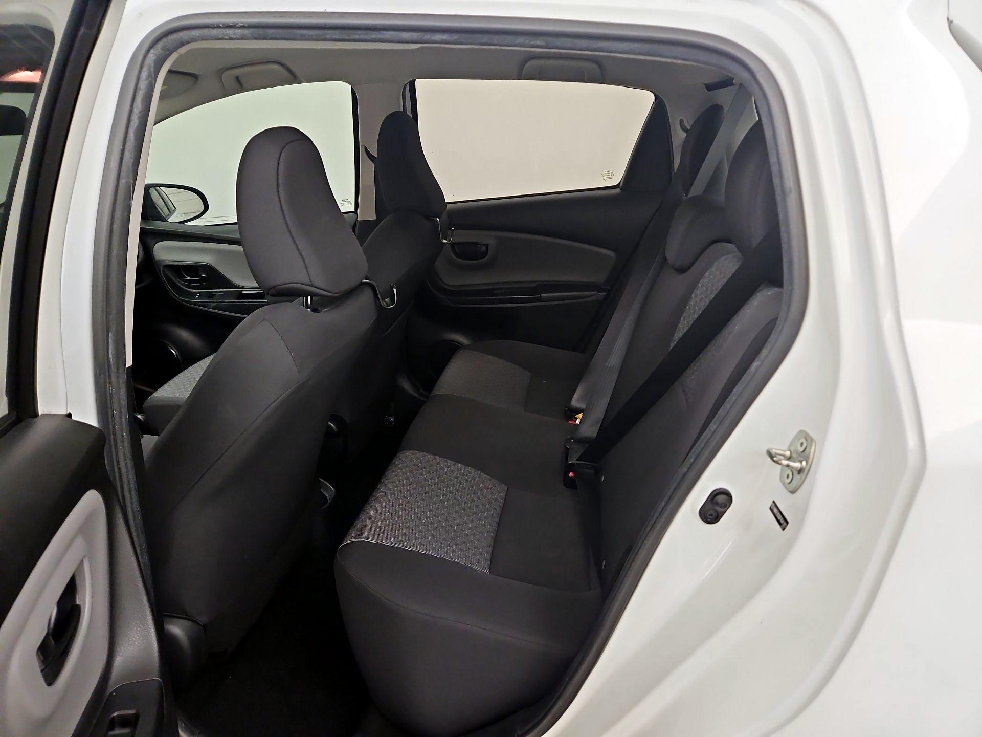 Thumbnail: 2015 Toyota Yaris - 18