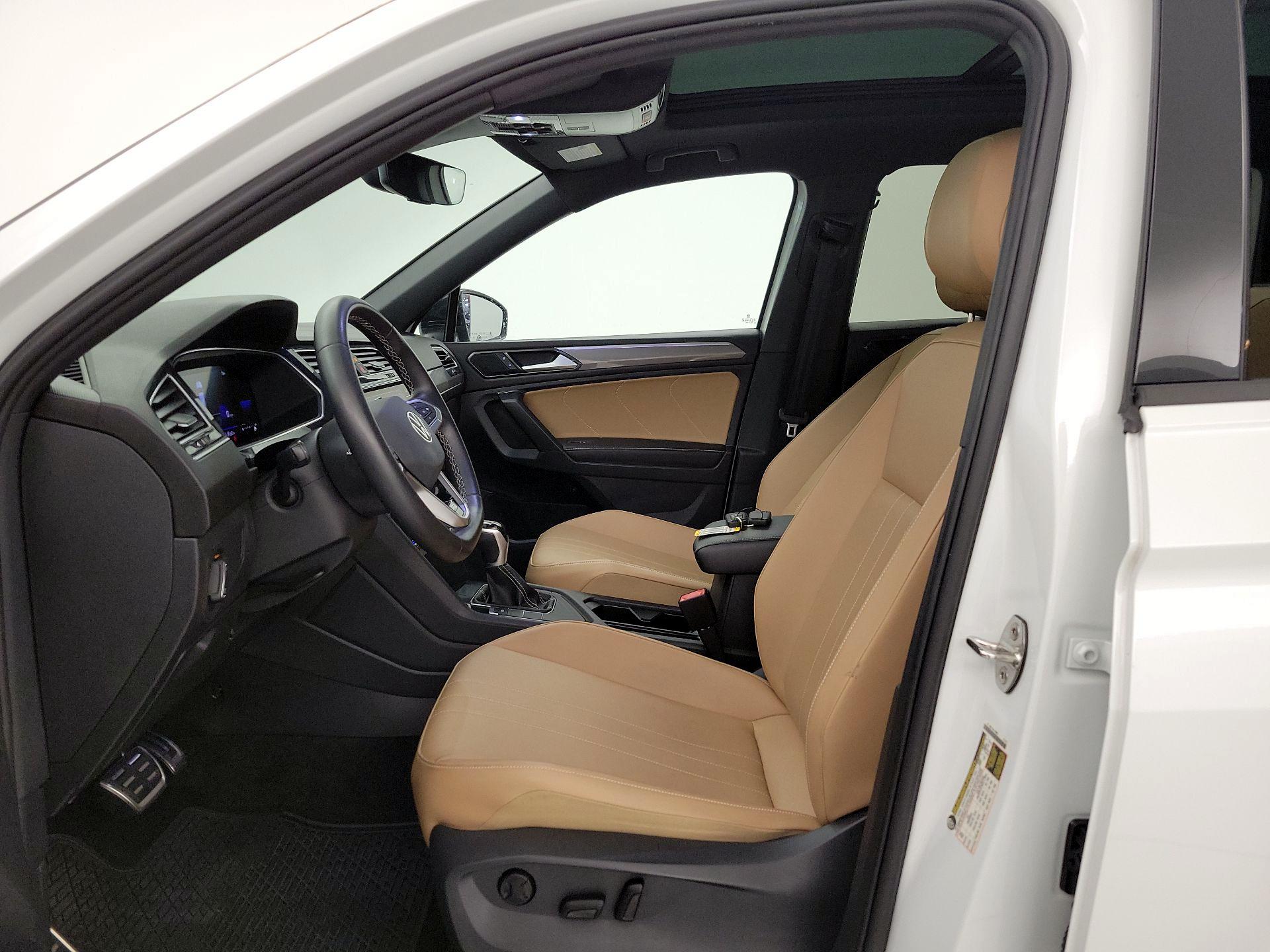 Thumbnail: 2023 Volkswagen Tiguan - 11