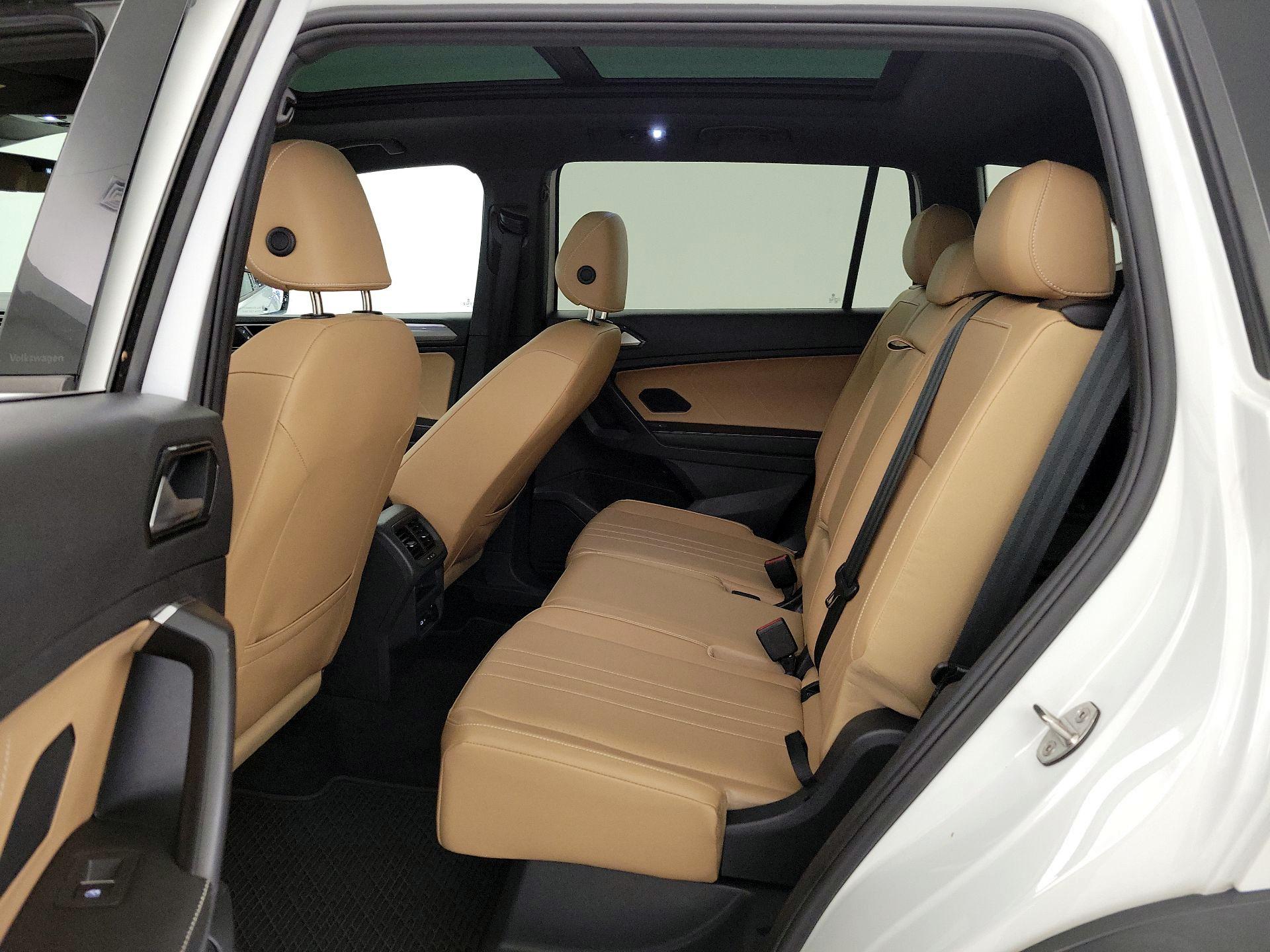 Thumbnail: 2023 Volkswagen Tiguan - 18