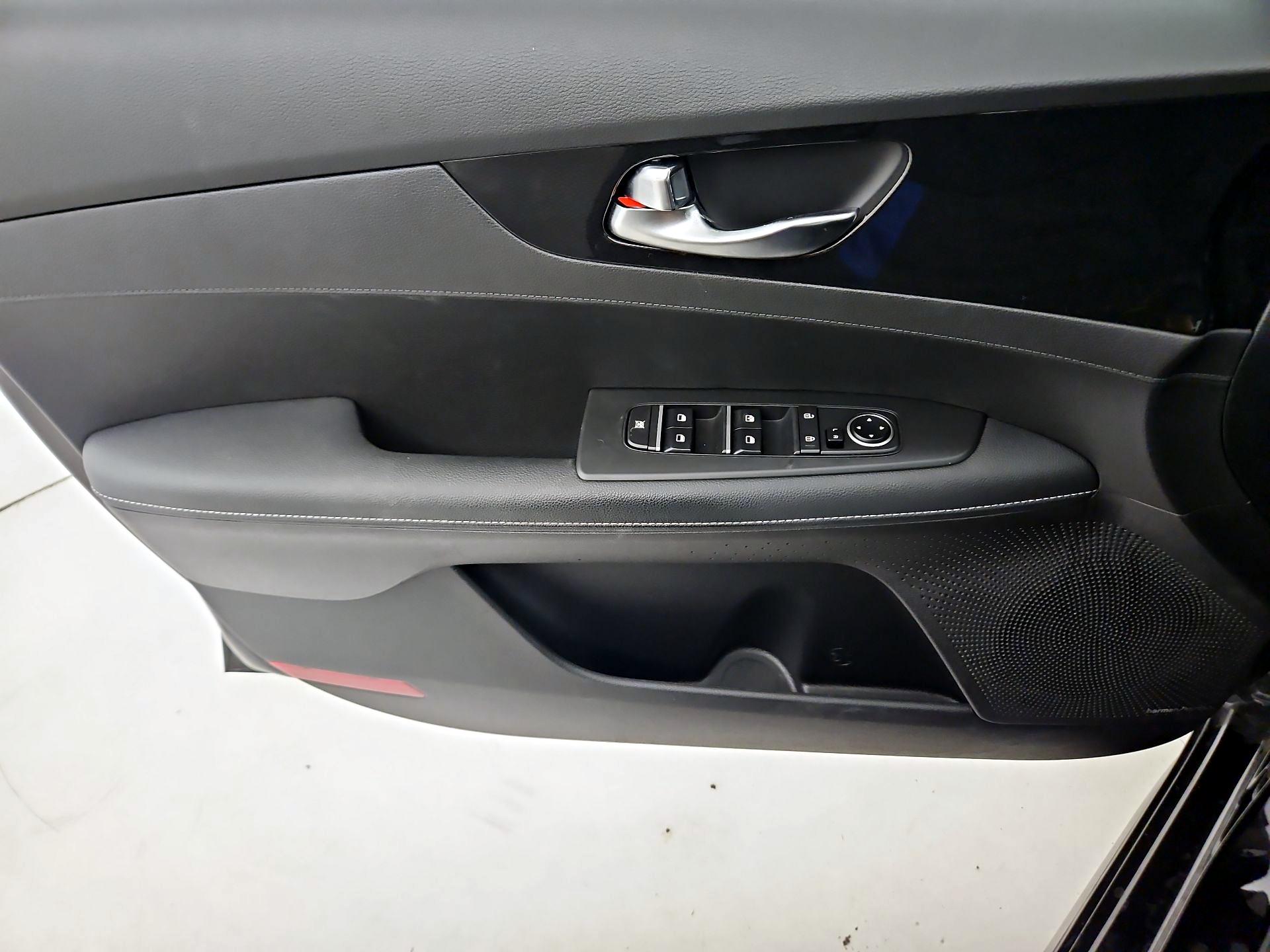 Thumbnail: 2022 Kia Forte - 12