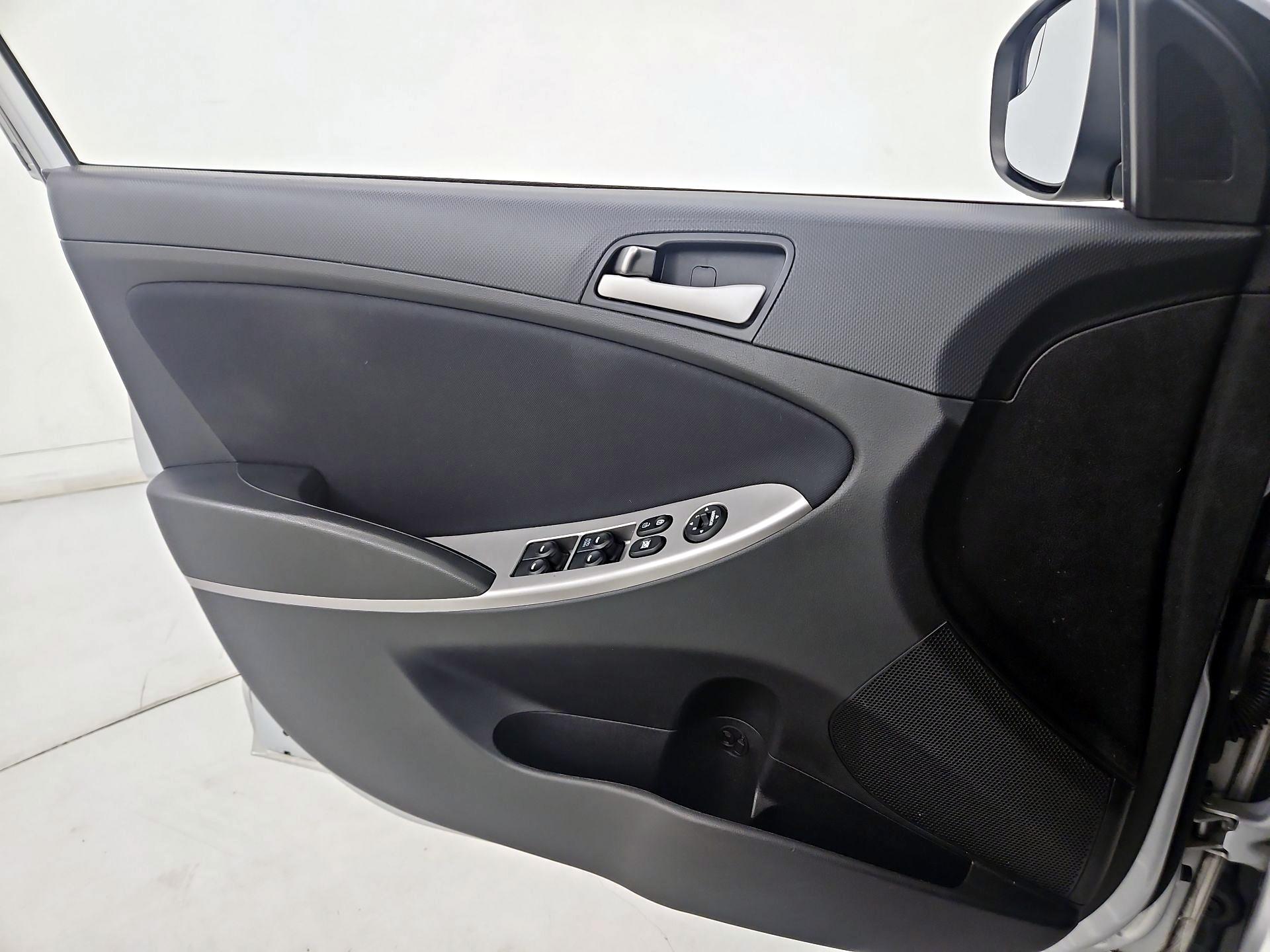Thumbnail: 2015 Hyundai Accent - 12