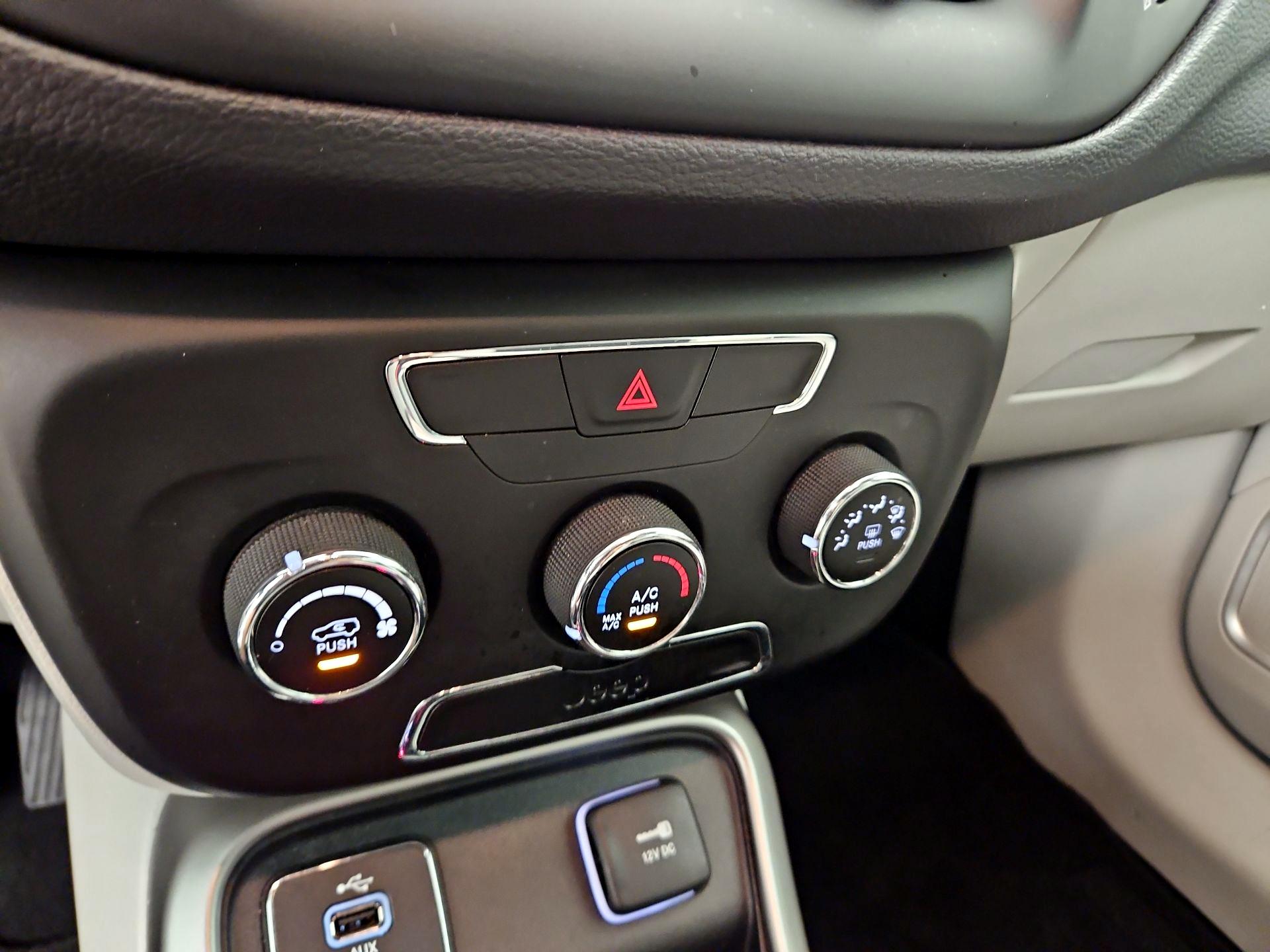 Thumbnail: 2017 Jeep Compass - 16