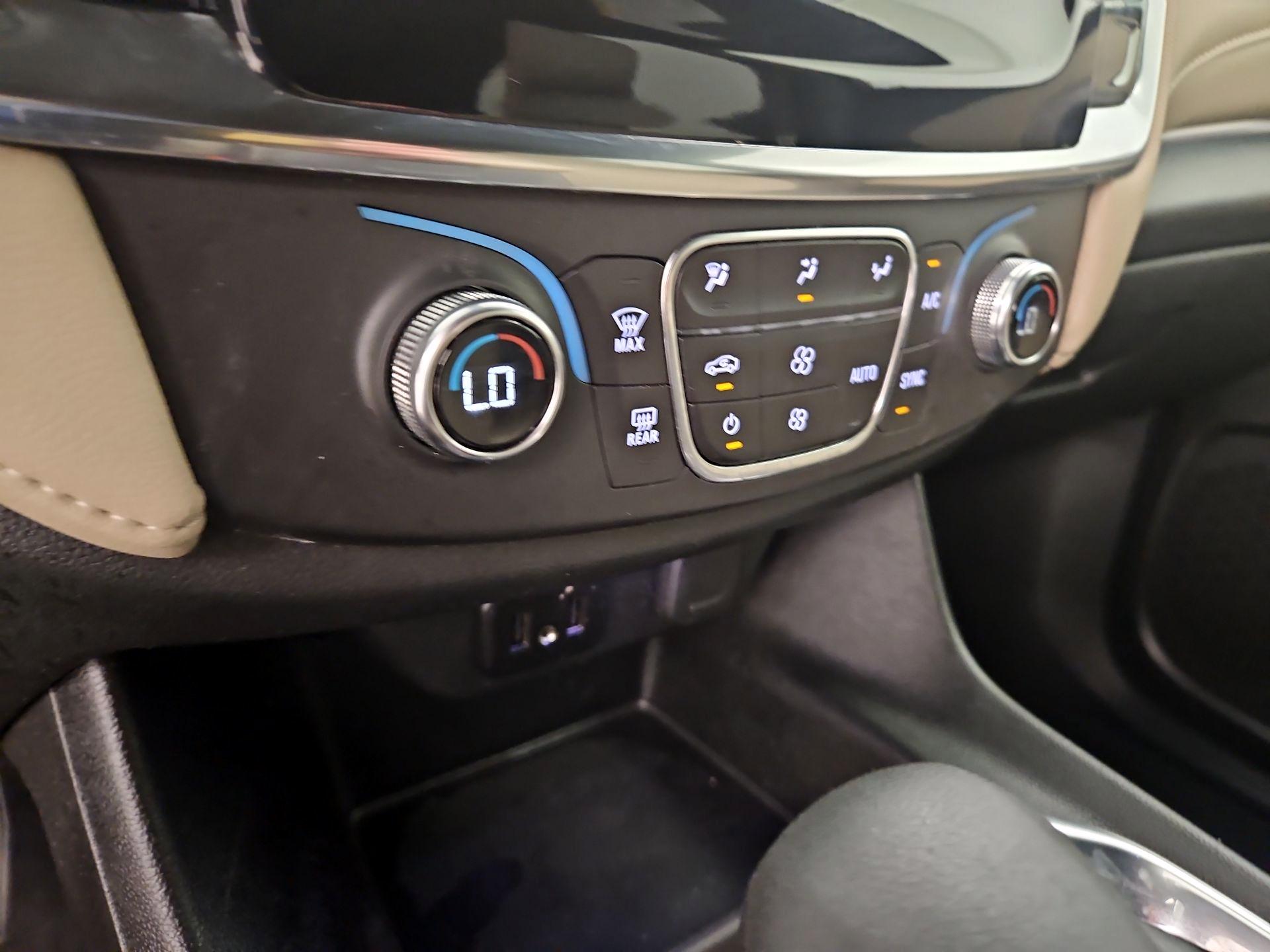 Thumbnail: 2023 Chevrolet Traverse - 16