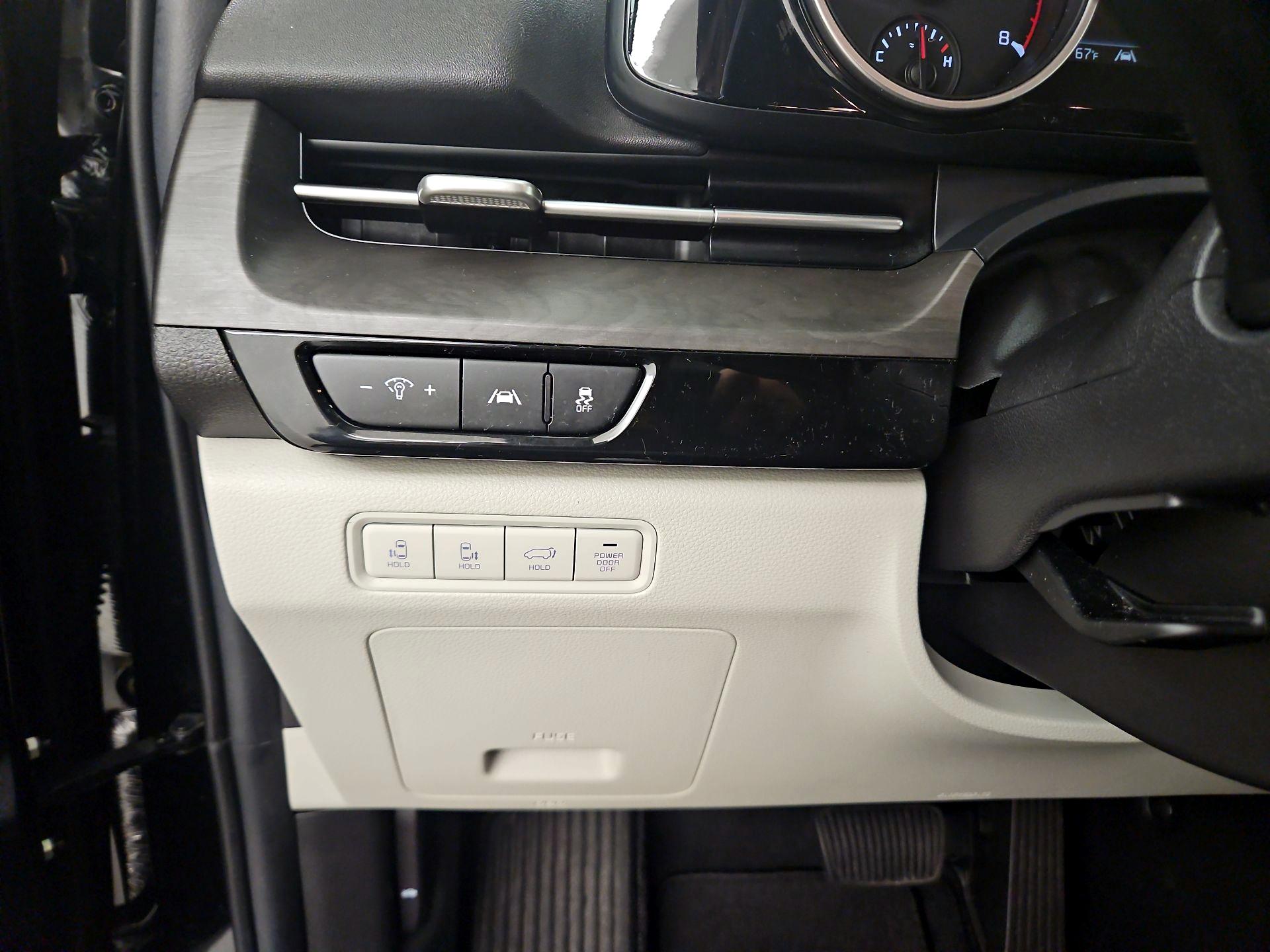 Thumbnail: 2022 Kia Carnival - 13