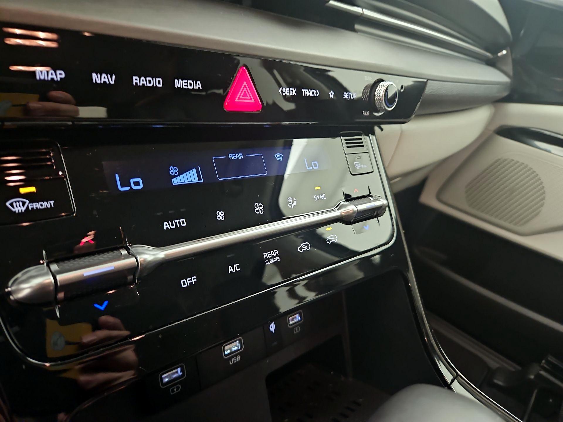 Thumbnail: 2022 Kia Carnival - 17