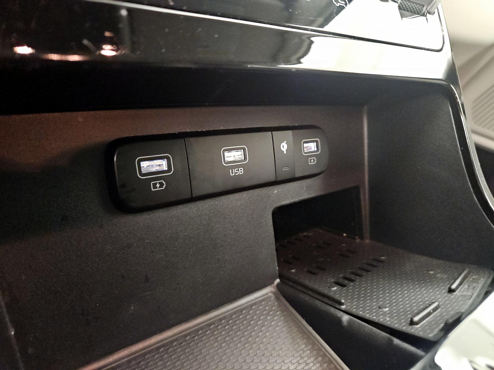 Thumbnail: 2022 Kia Carnival - 19