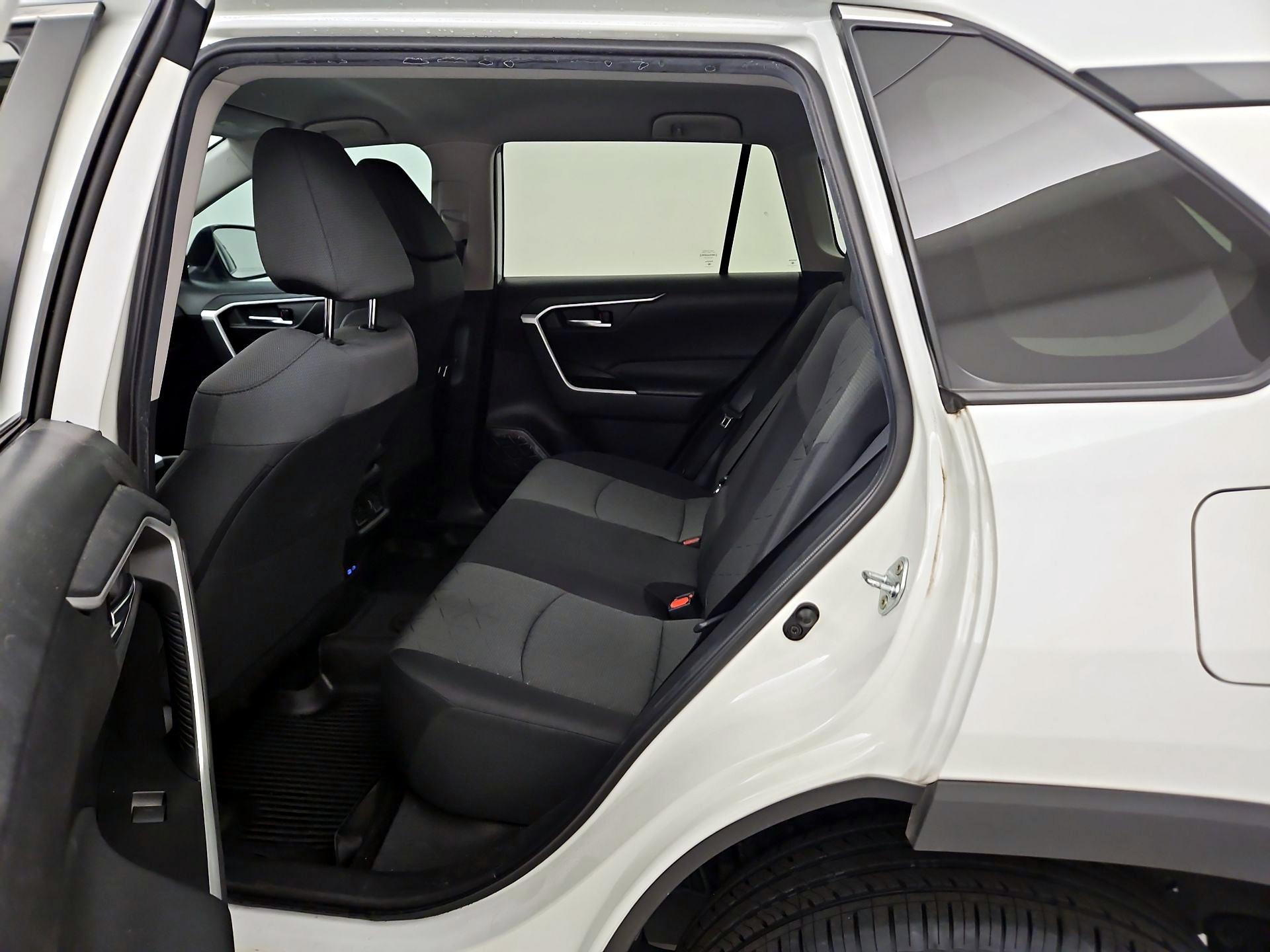 Thumbnail: 2022 Toyota RAV4 - 20