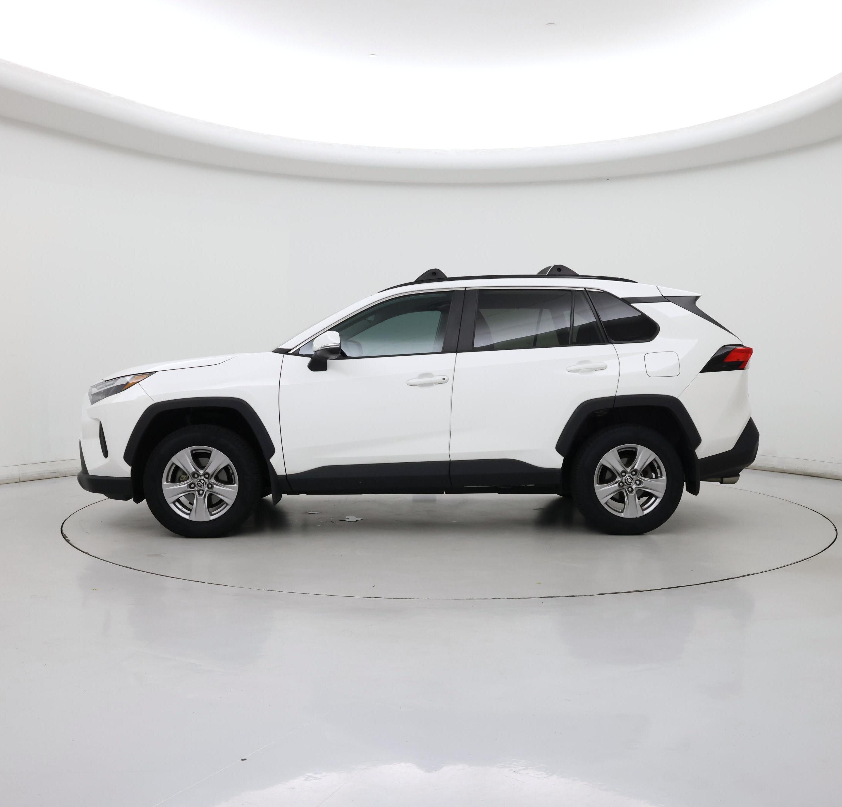 Thumbnail: 2022 Toyota RAV4 - 3
