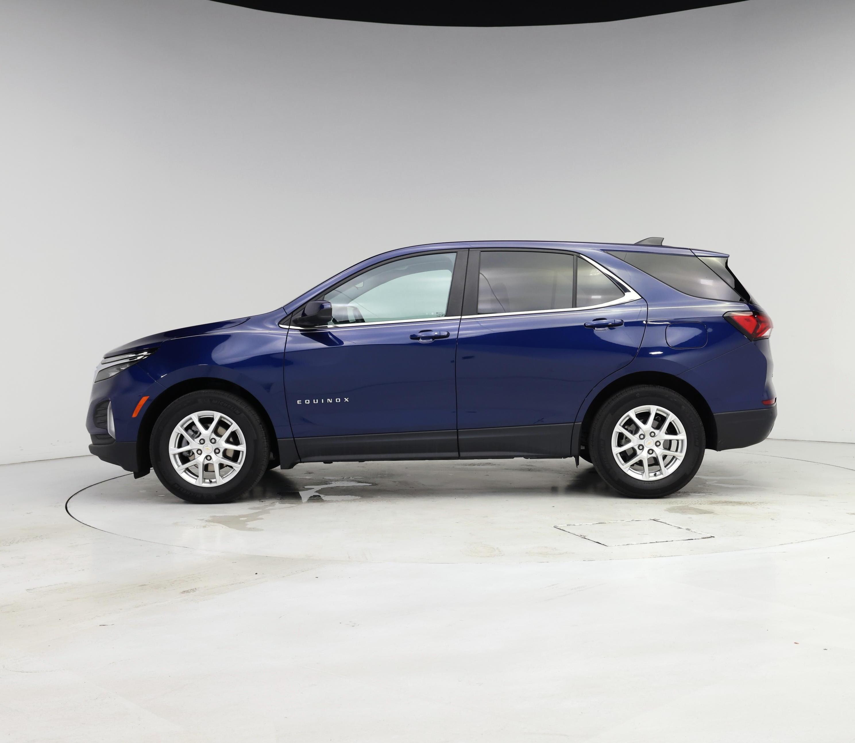 Thumbnail: 2022 Chevrolet Equinox - 3