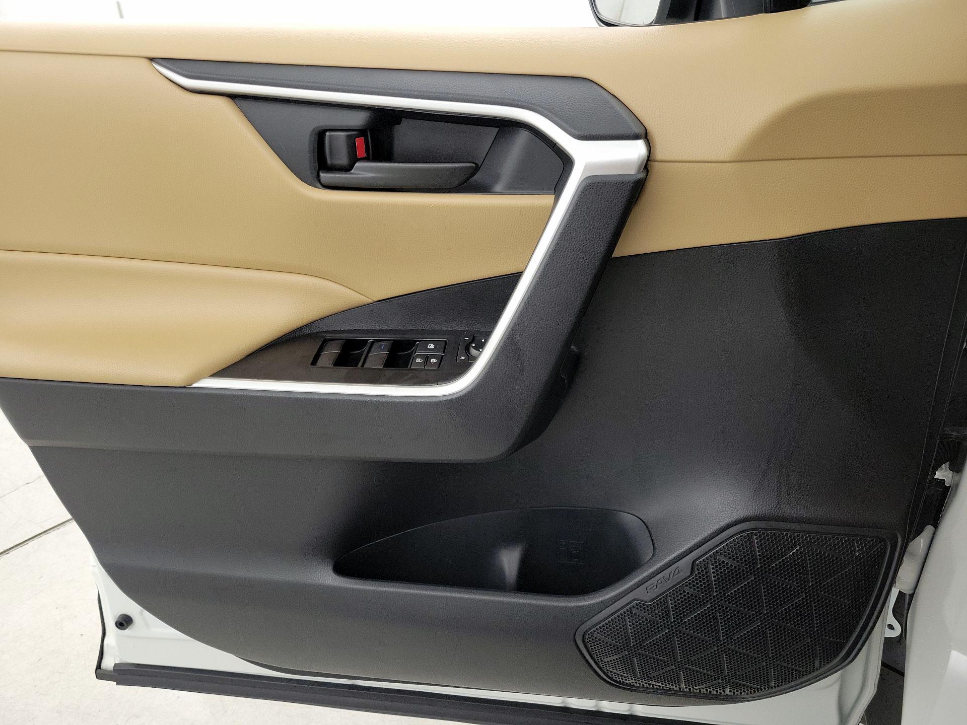 Thumbnail: 2020 Toyota RAV4 - 12