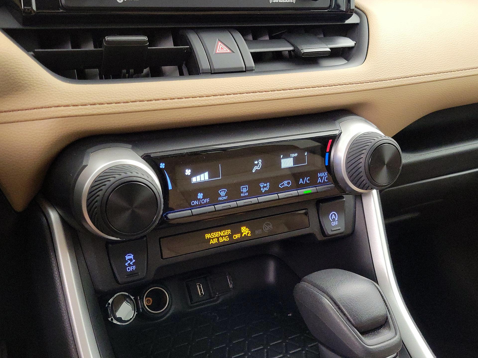 Thumbnail: 2020 Toyota RAV4 - 16