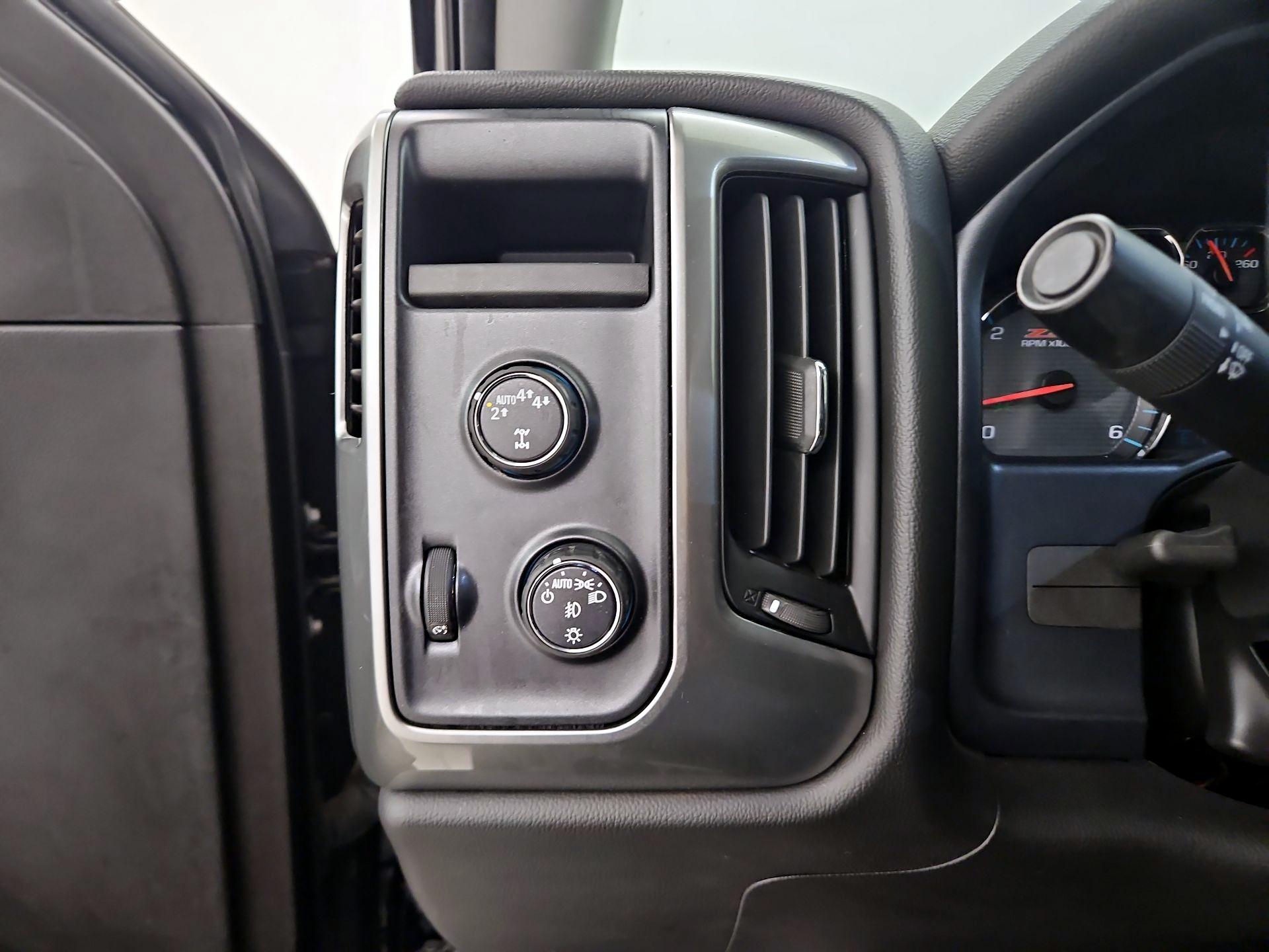 Thumbnail: 2018 Chevrolet Silverado 1500 - 13