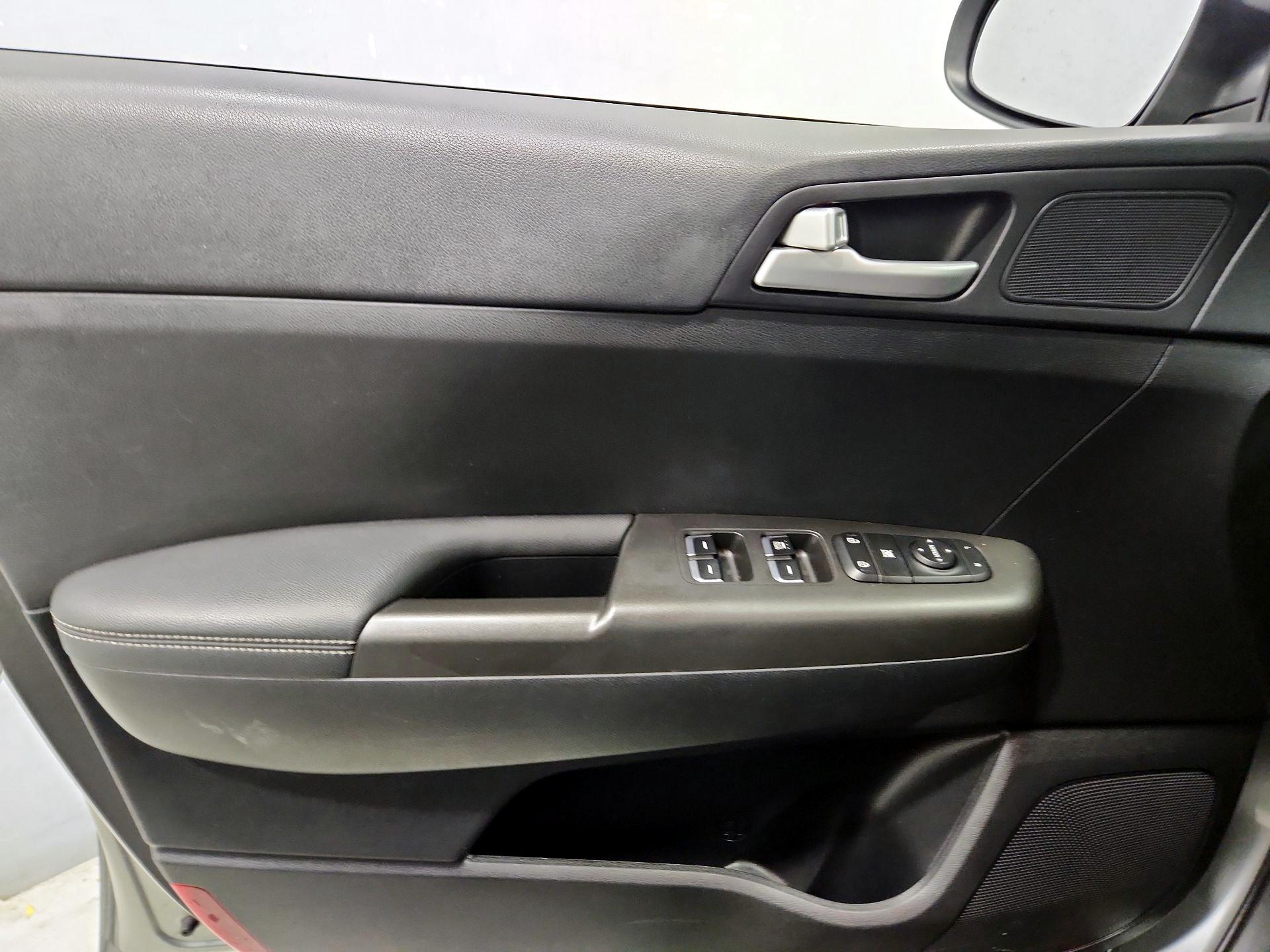 Thumbnail: 2020 Kia Sportage - 12