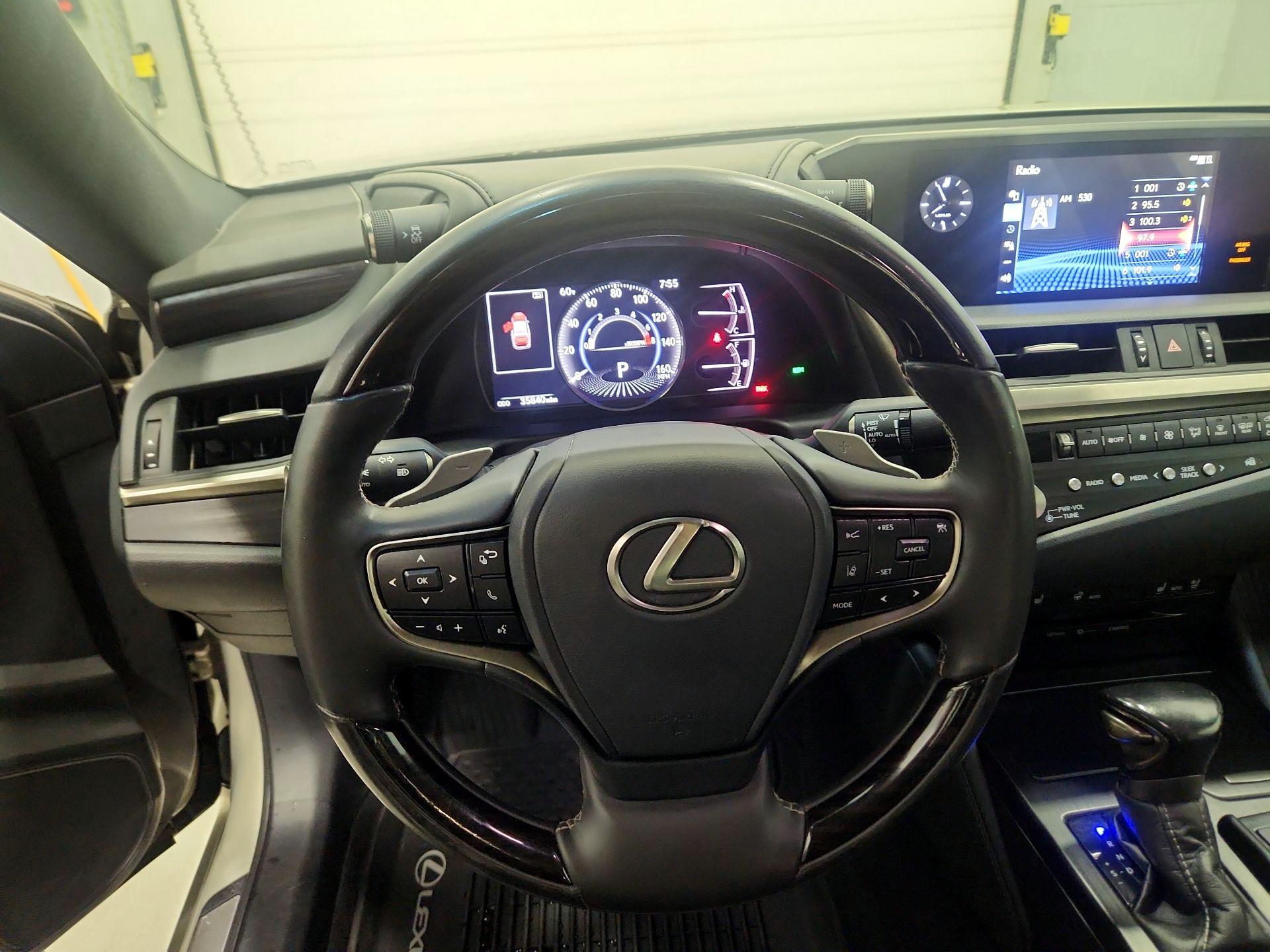 Thumbnail: 2021 Lexus ES - 10