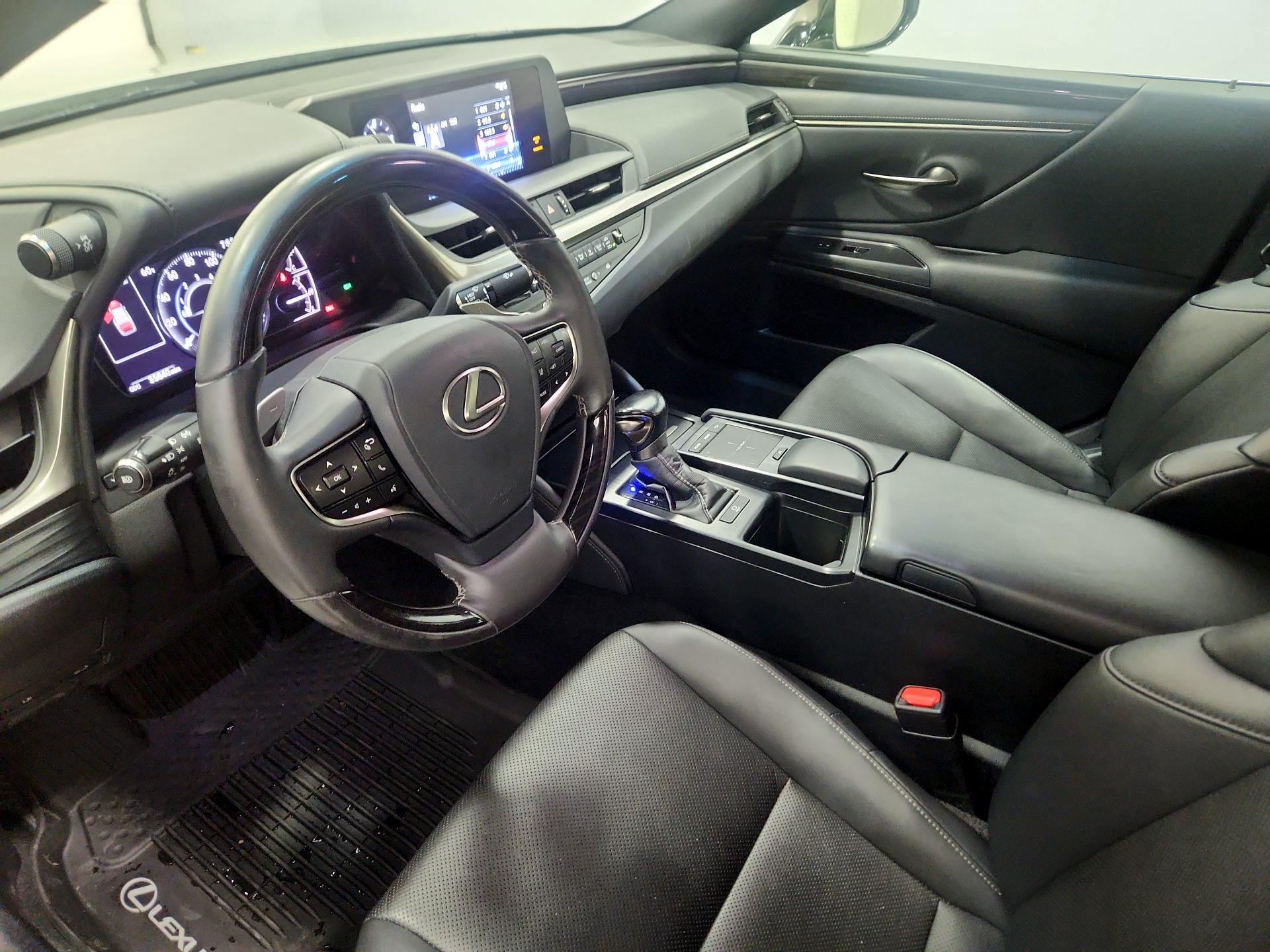 Thumbnail: 2021 Lexus ES - 11