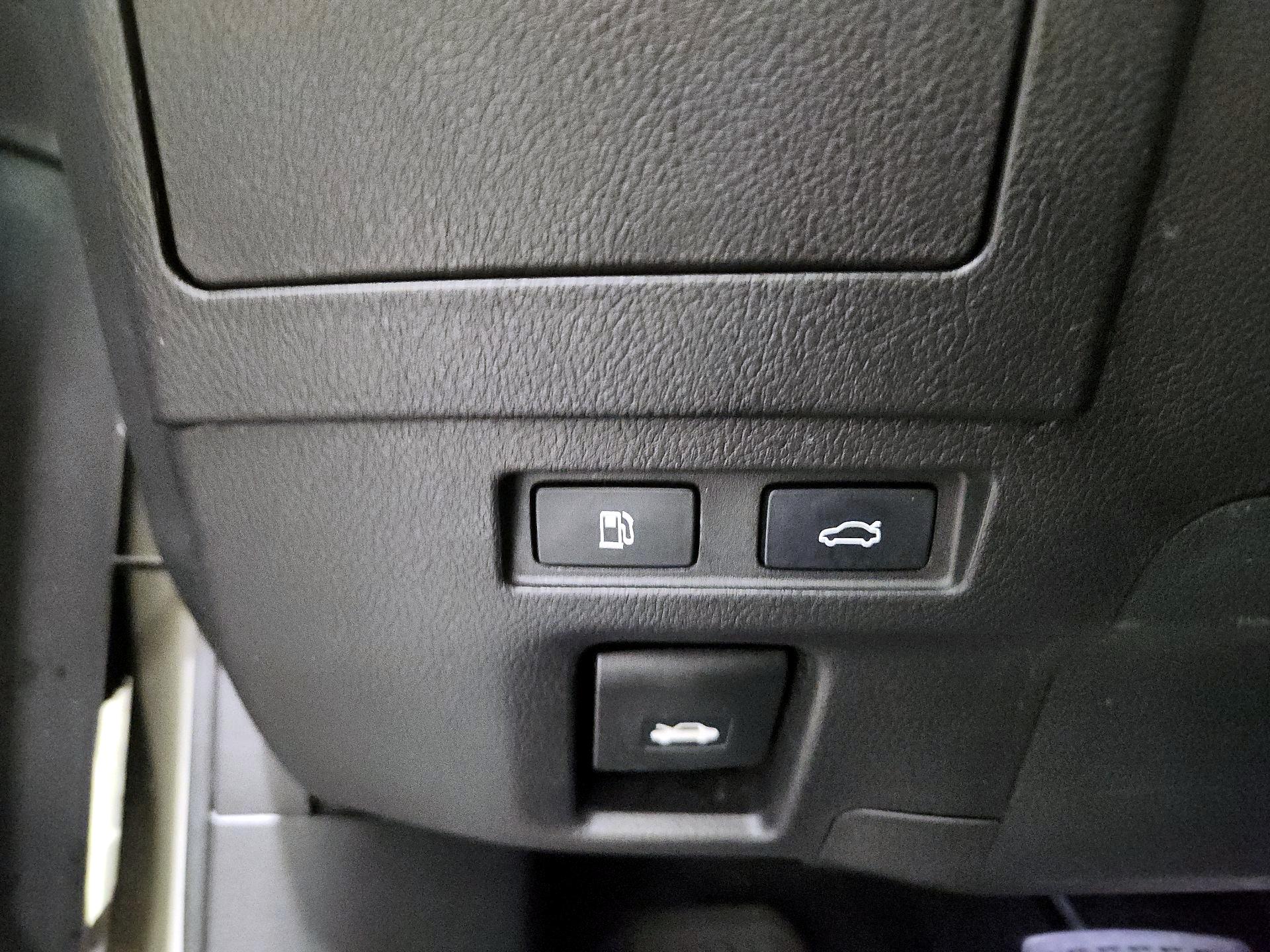 Thumbnail: 2021 Lexus ES - 13