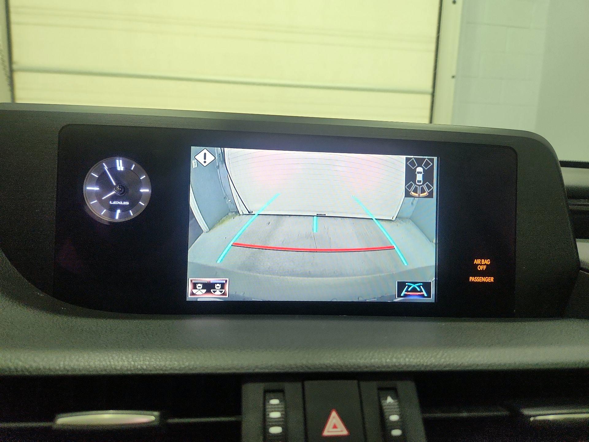 Thumbnail: 2021 Lexus ES - 14