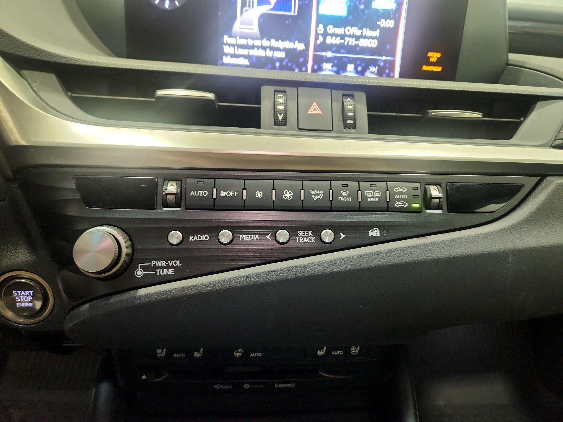 Thumbnail: 2021 Lexus ES - 16