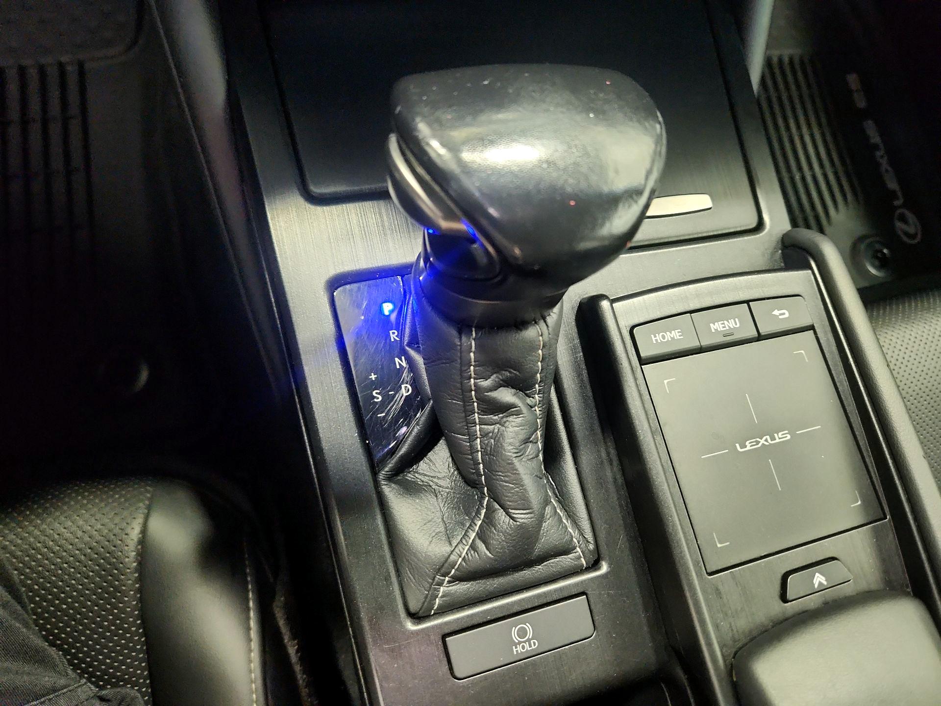 Thumbnail: 2021 Lexus ES - 17